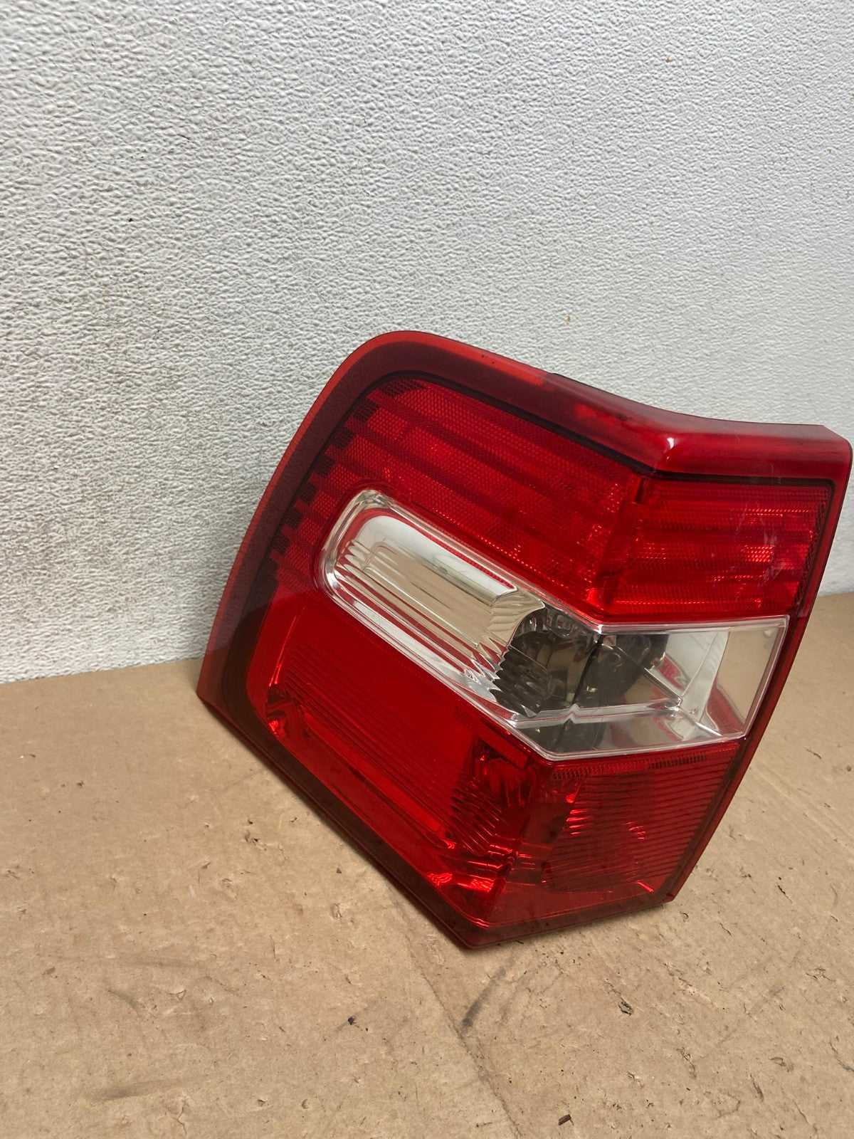 2007 to 2012 Ford Expedition Left Driver LH Side Tail light AG5343 LK2
