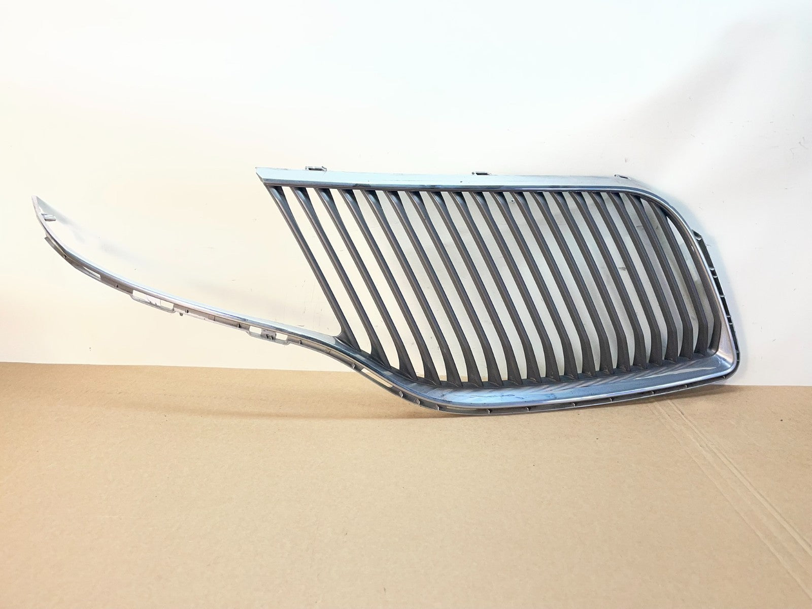 2013 to 2016 Lincoln MKT Right Passenger Side Grille Grill AG2799 MS0