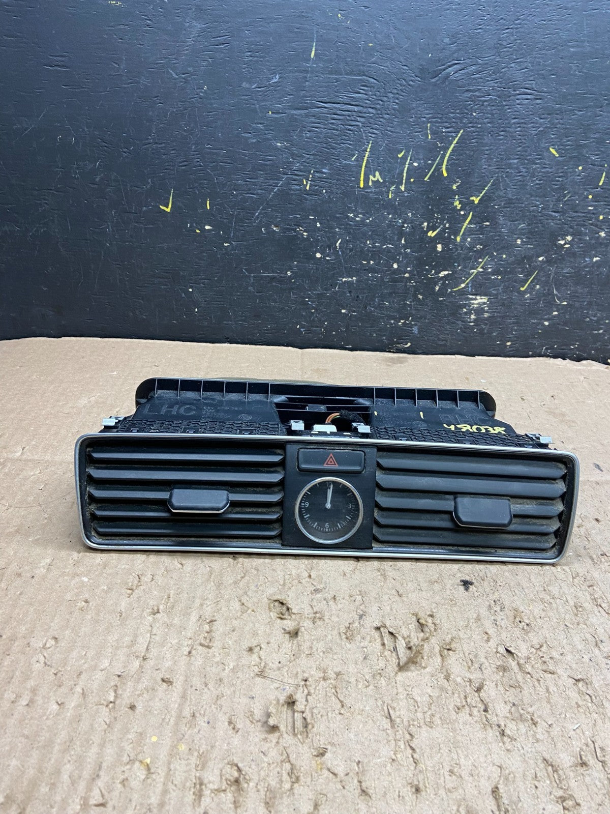 2012 - 2015 Volkswagen Passat Dash Dashboard Middle Center Air Vent OEM Y8038 DG0