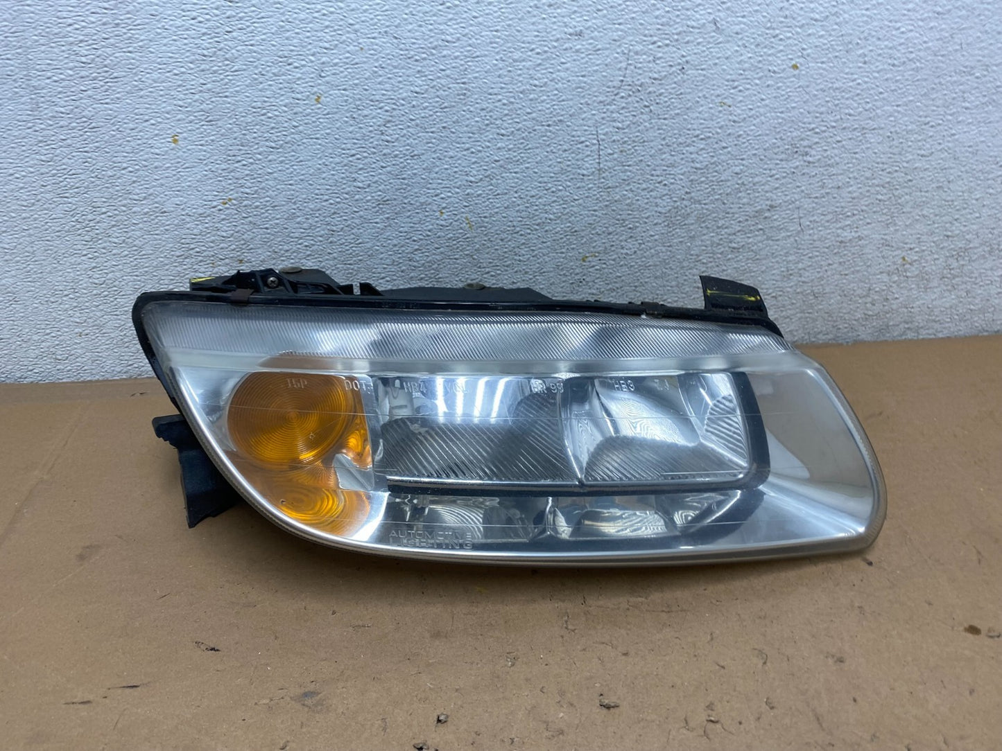 2000 to 2002 Saturn L Series Headlight Right RH Passenger Side H3185 DG10