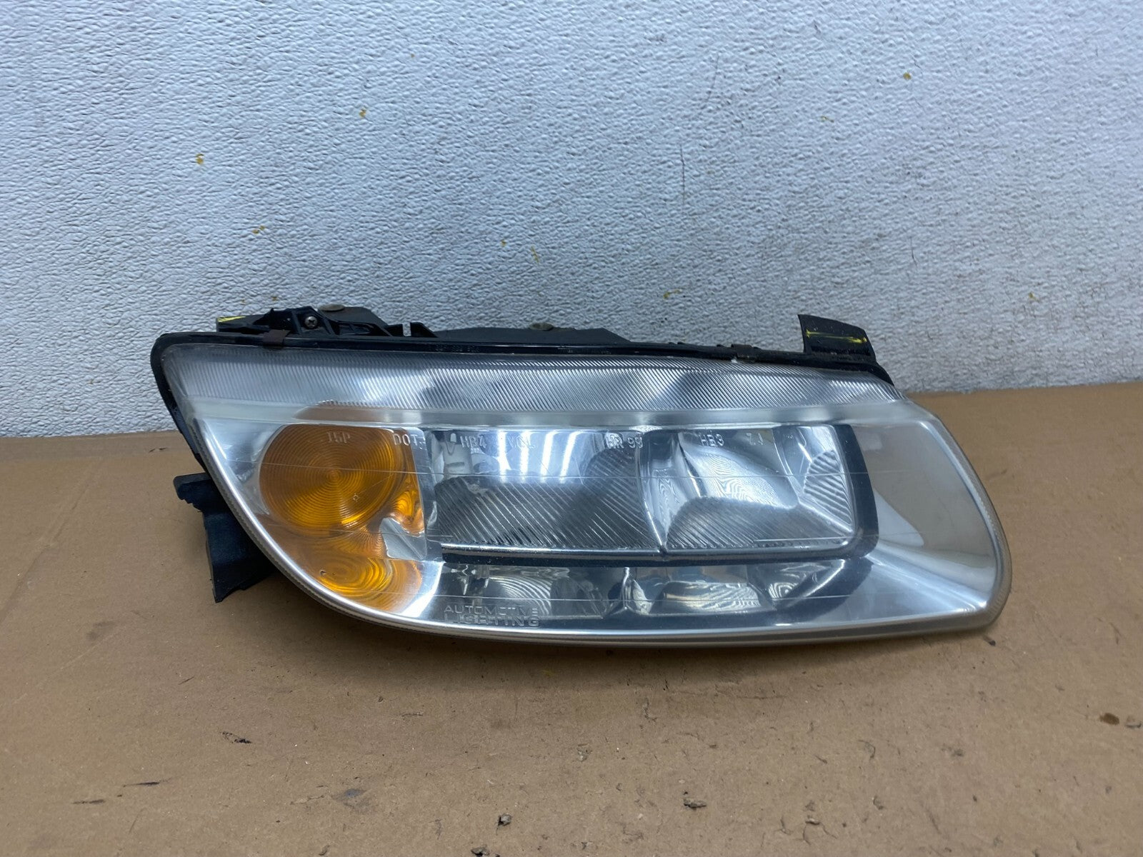 2000 to 2002 Saturn L Series Headlight Right RH Passenger Side H3185 DG10