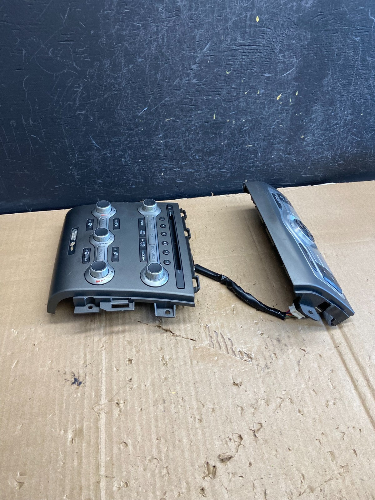 2009 - 2010 Nissan Murano AM FM Radio CD Climate Control Panel AE1826 DG2