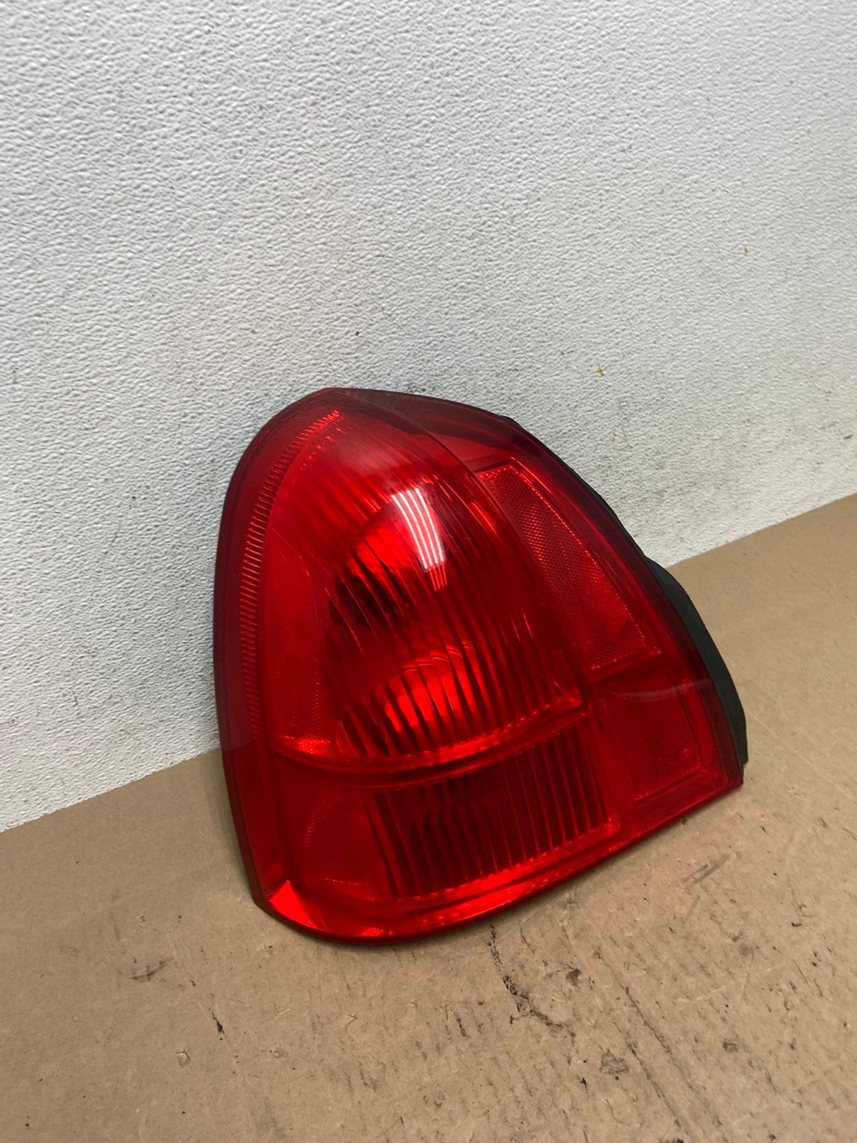 2003 to 2011 Lincoln Town Car Left Driver Lh Side Tail Light AE6111 LK2