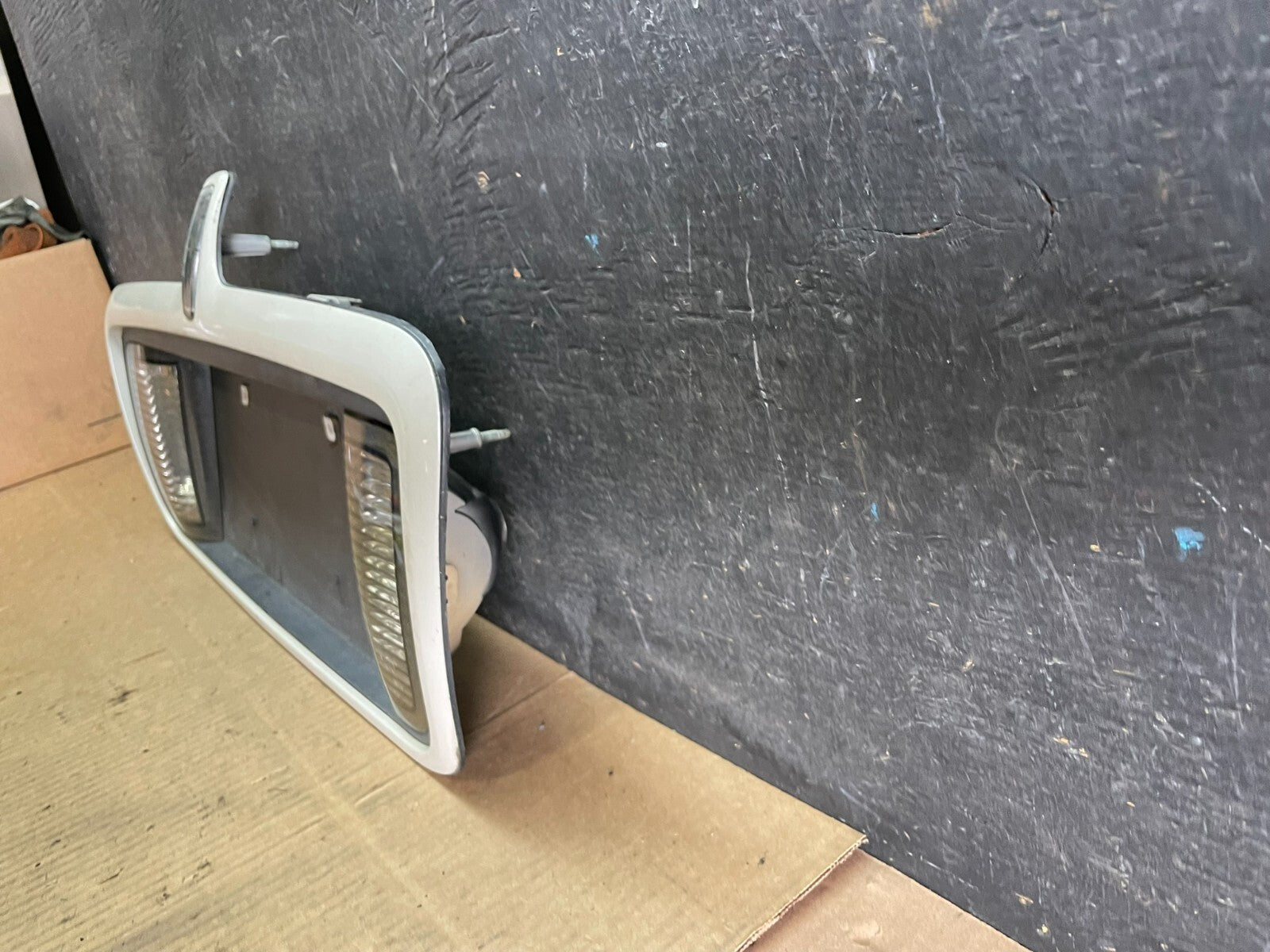 2003- 2006 Lincoln LS Rear Finish Panel Trunk Panel Chrome OEM J4120 DG1