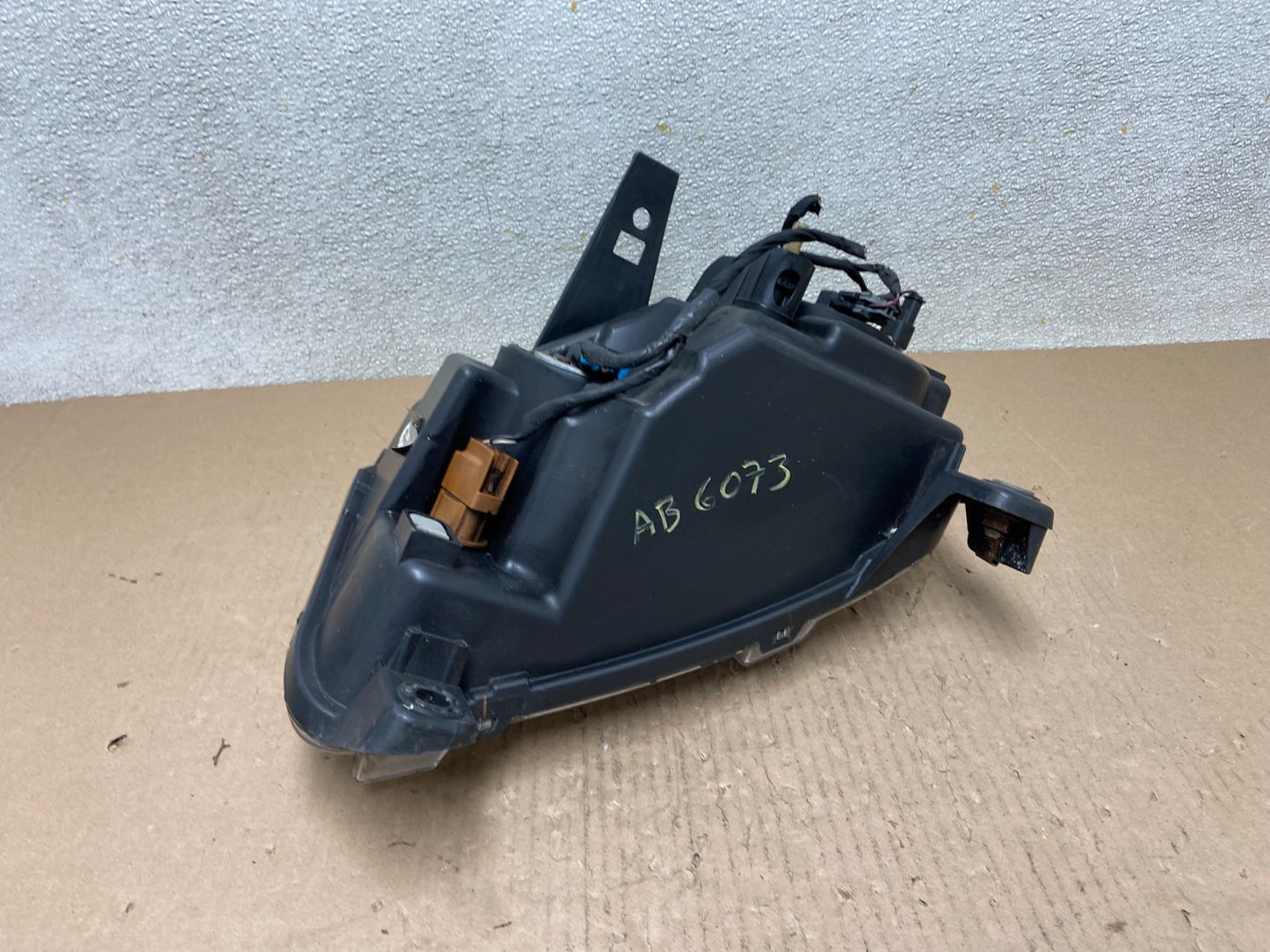 2011-2013 Jeep Grand Cherokee Right Passenger Halogen Headlight AB6073 DW6