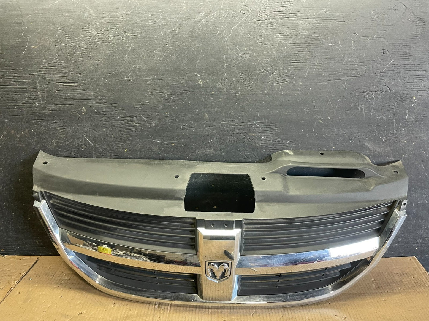 2009 to 2010 Dodge Journey  Front Upper Grill Grille OEM R5366 DG0