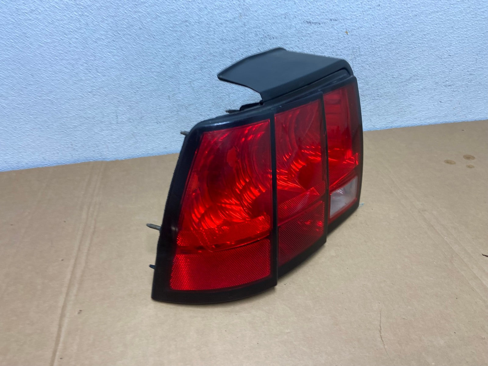 1999 - 2004 Ford Mustang Left Driver Lh Side Tail Light AD2553 LK2
