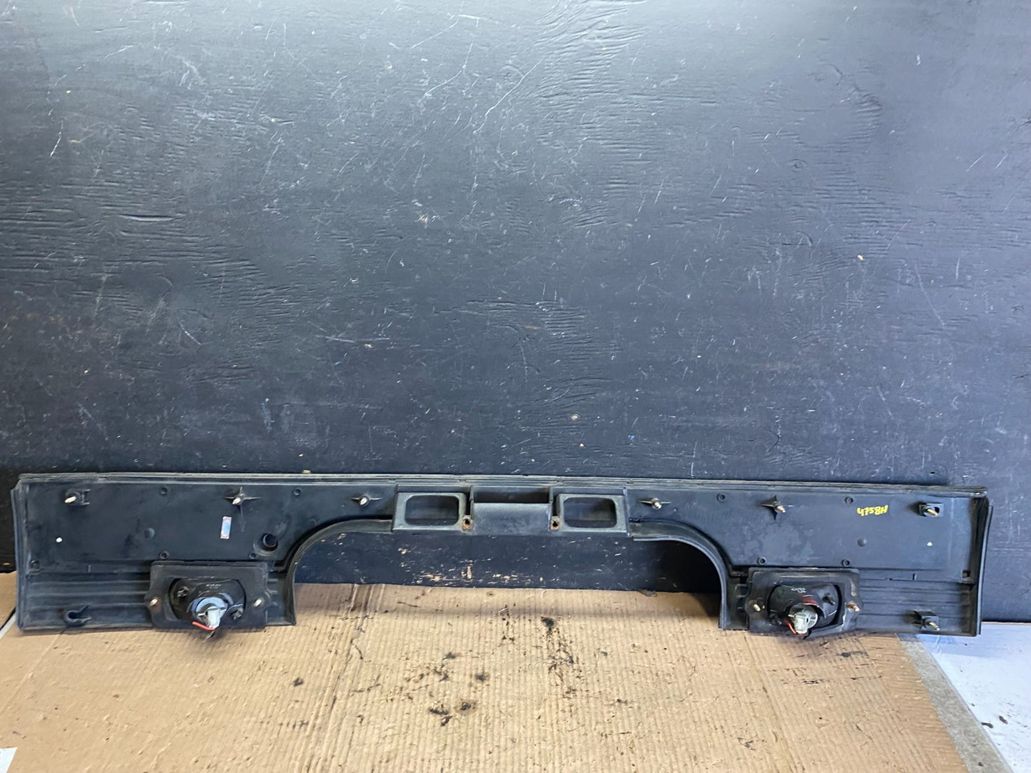 1993 to 1995 Mitsubishi Diamante Wagon Center Tail Light Lamp Liftgate q0397 DG6
