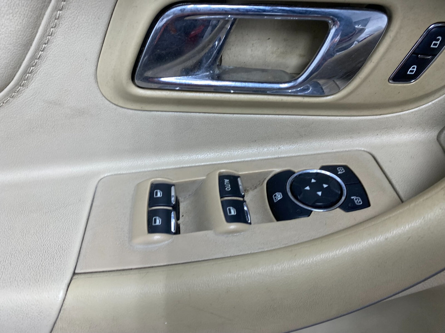 2013 to 2019 Ford Taurus Front Left Driver Side Interior Door Panel OEM j2258 DG3