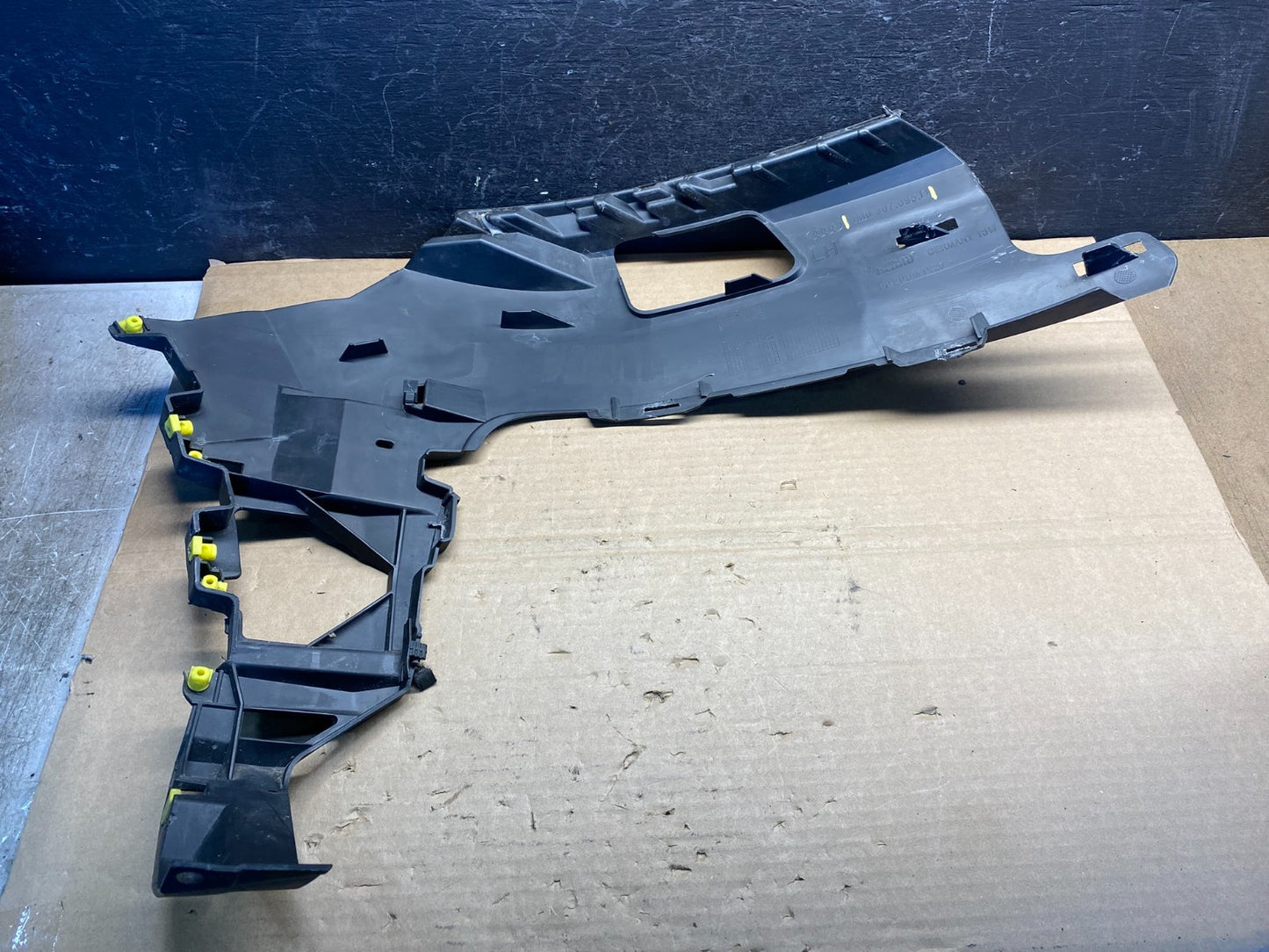 2017-2019 Audi Q7 Quattro Front Left Driver LH Bumper Support Bracket AE8205 DG3