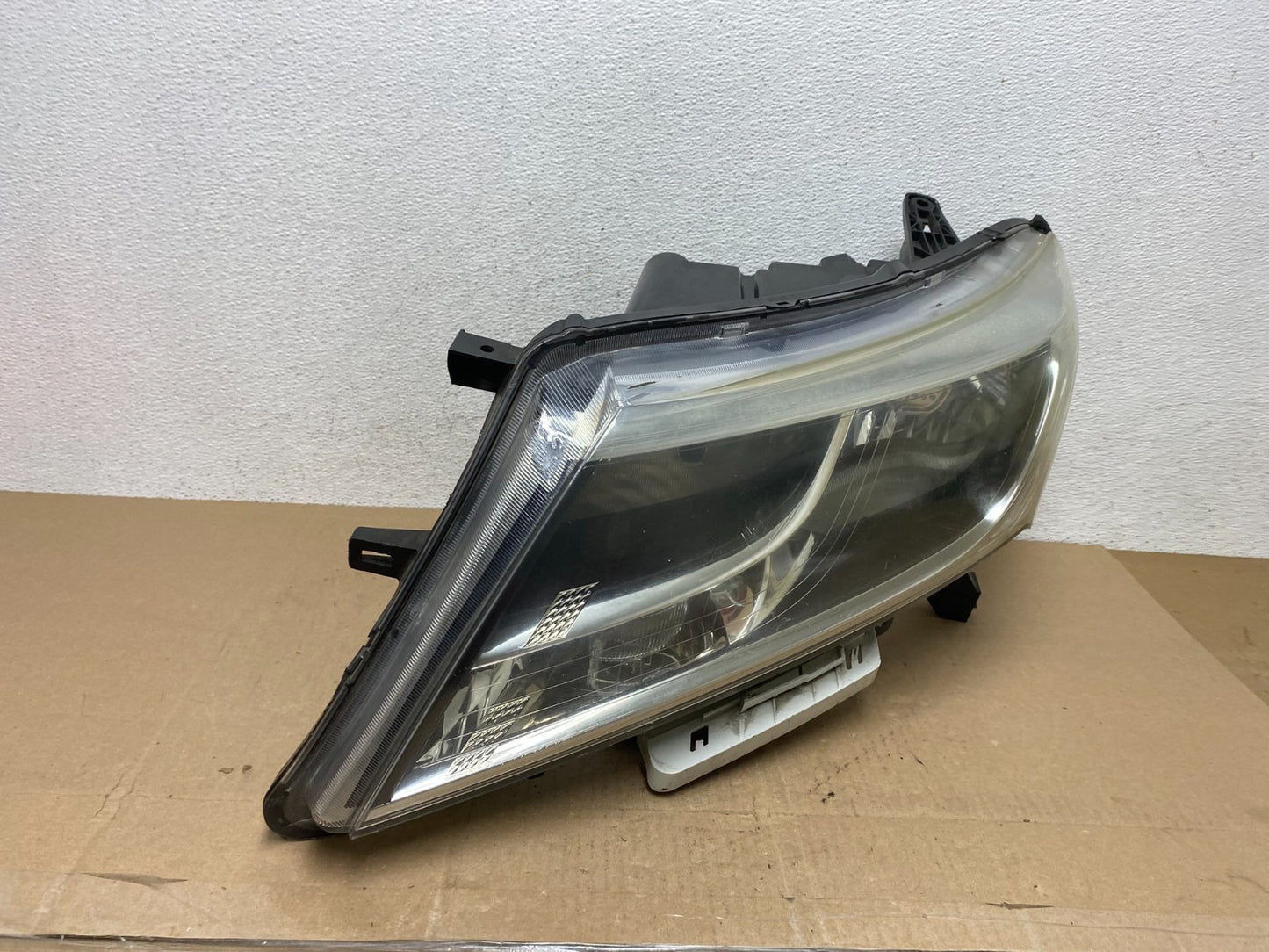 2013 to 2016 Nissan Pathfinder Left Driver LH Side Headlight Halogen AE67592