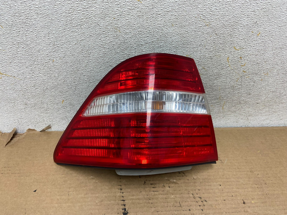 2004 to 2006 Lexus LS430 Left Driver Side Tail Light AH4112 DW0