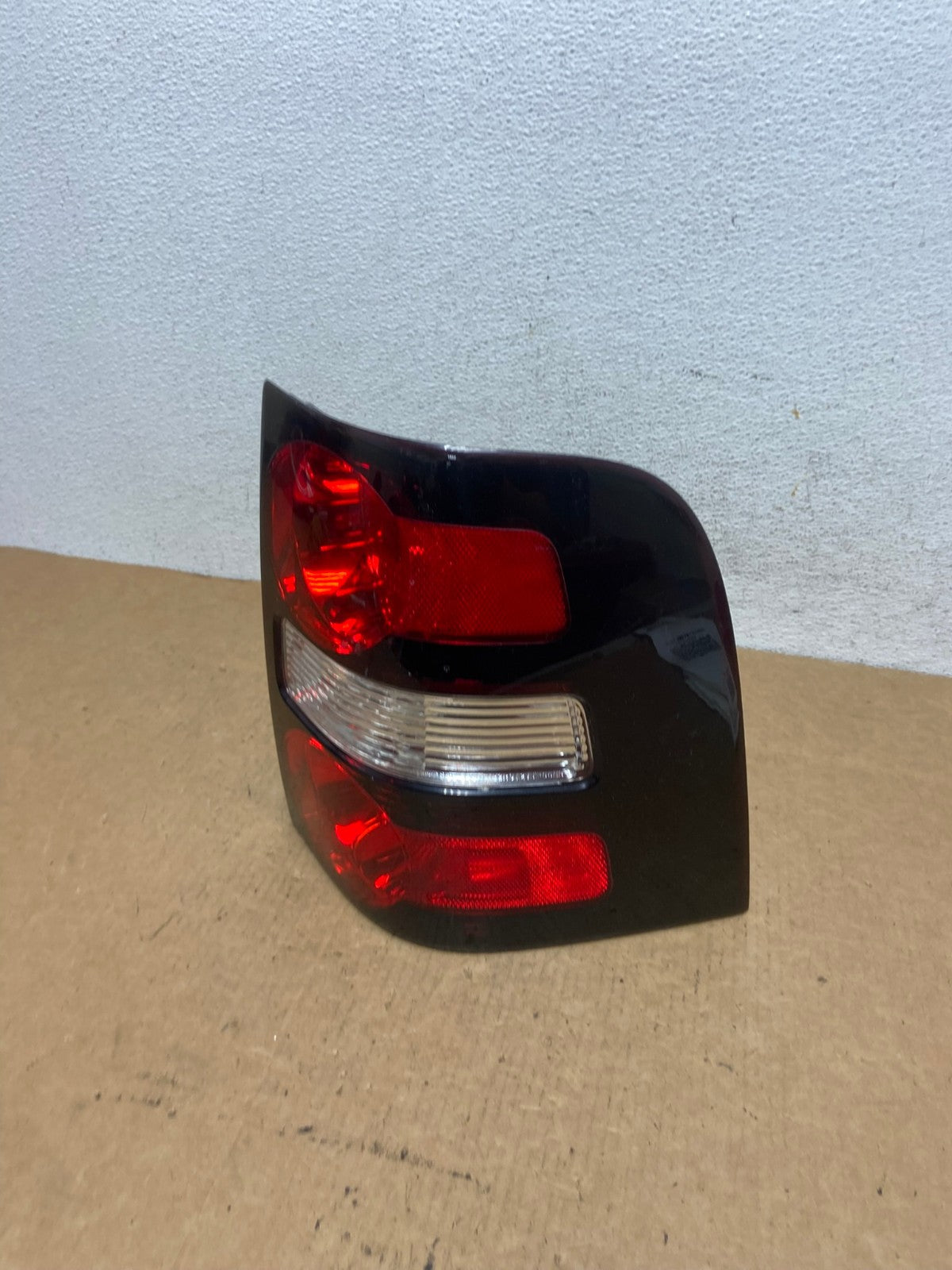 2006 to 2010 Ford Explorer Right Passenger Side Tail light AD4696 LK0