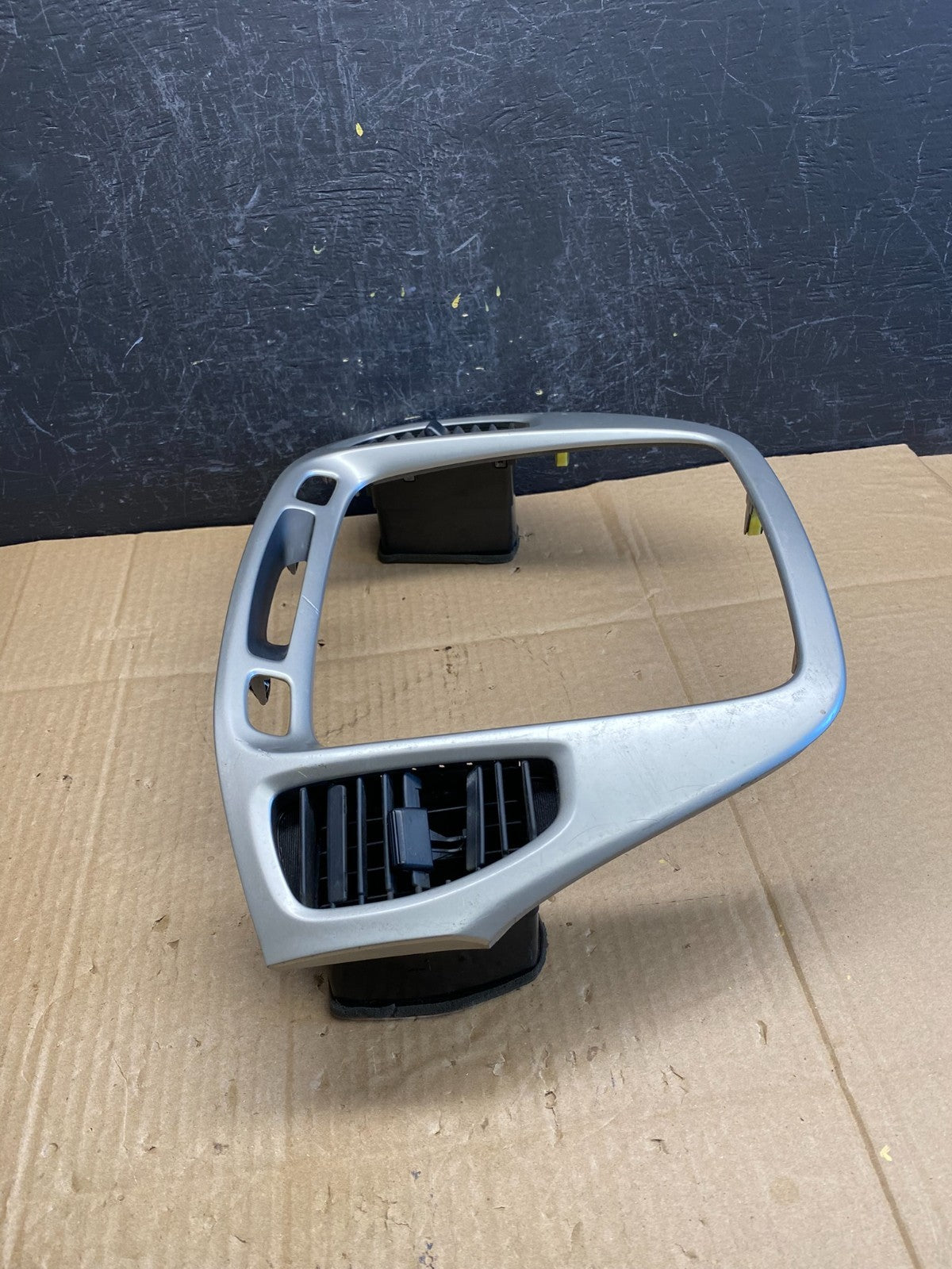 2001-2007 Toyota Highlander Radio Climate Dash Trim Bezel Air Vent AC9411 DG1