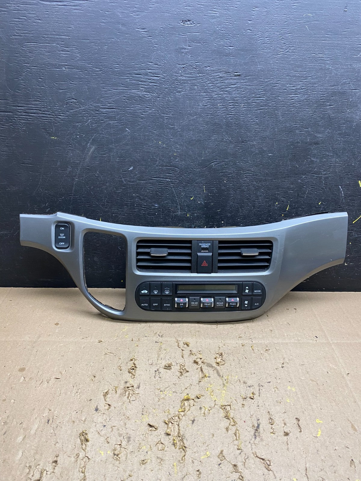 2005 to 2010 Honda Odyssey  Radio Climate Control Dash Trim Bezel u5780 DG0