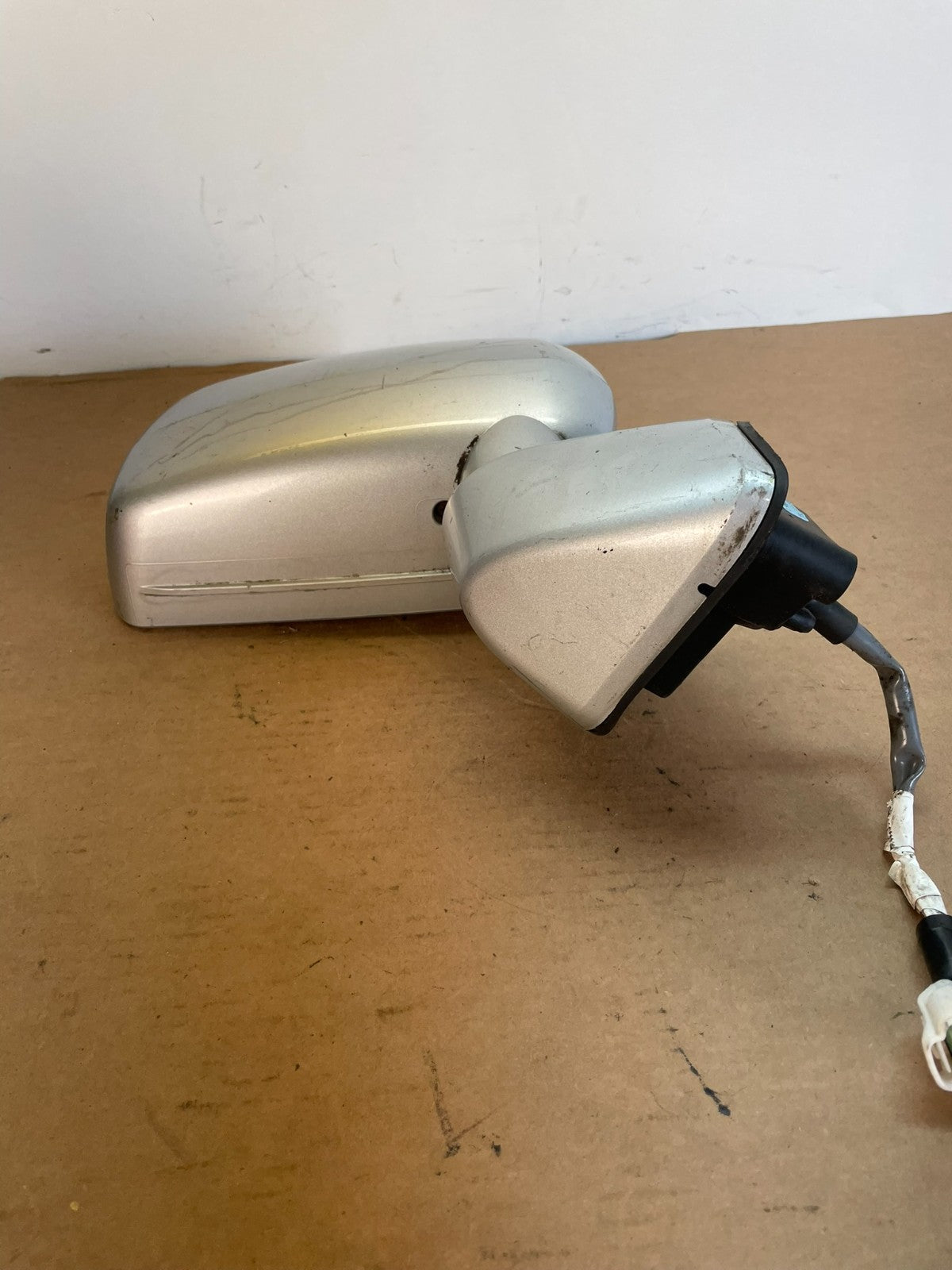 2004 - 2011 Mitsubishi Endeavor Right Passenger RH Door View Mirror AG0663 DW3