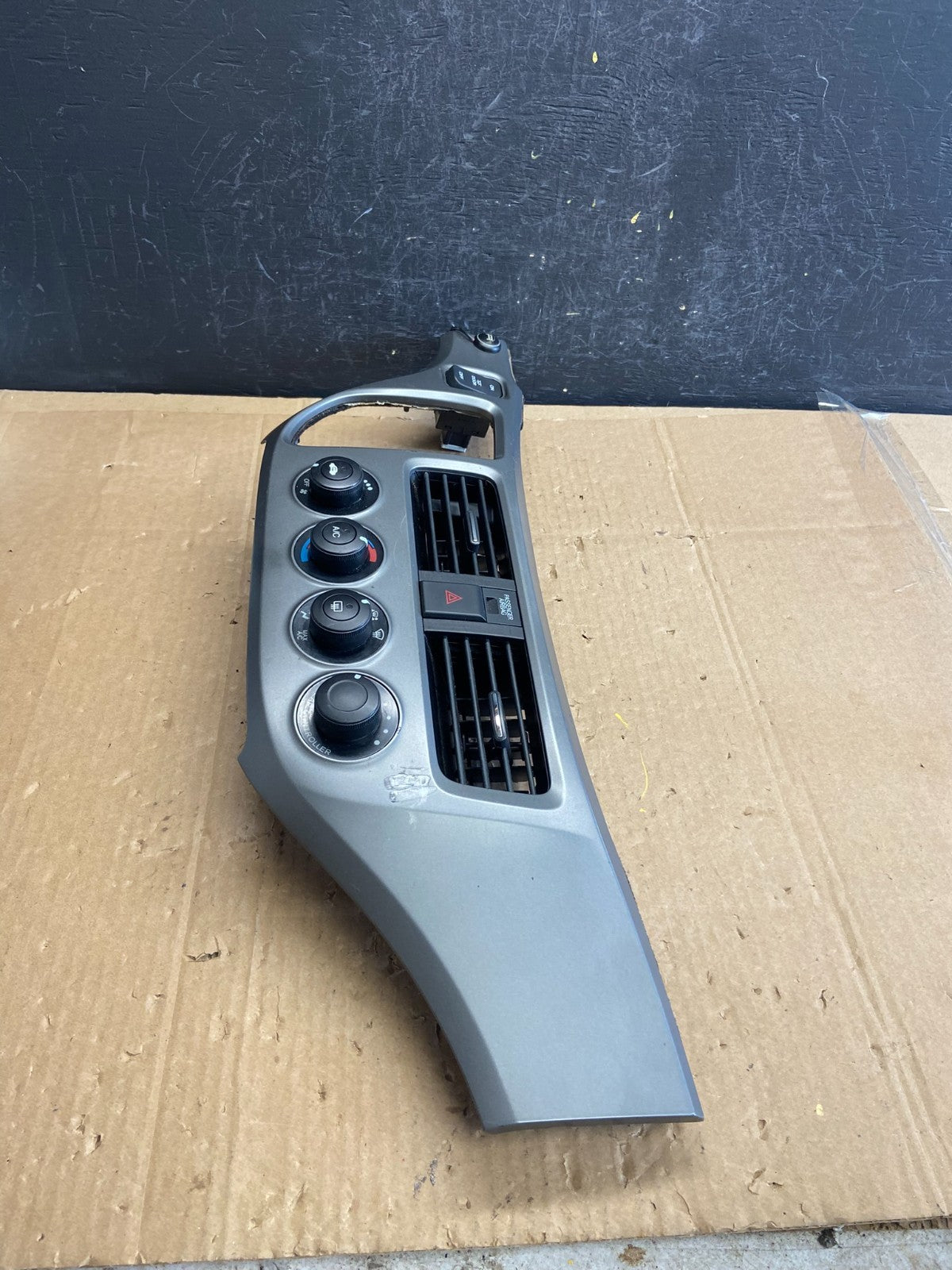 2005 to 2010 Honda Odyssey Radio Climate Control Dash Trim Bezel ad2264 DG2