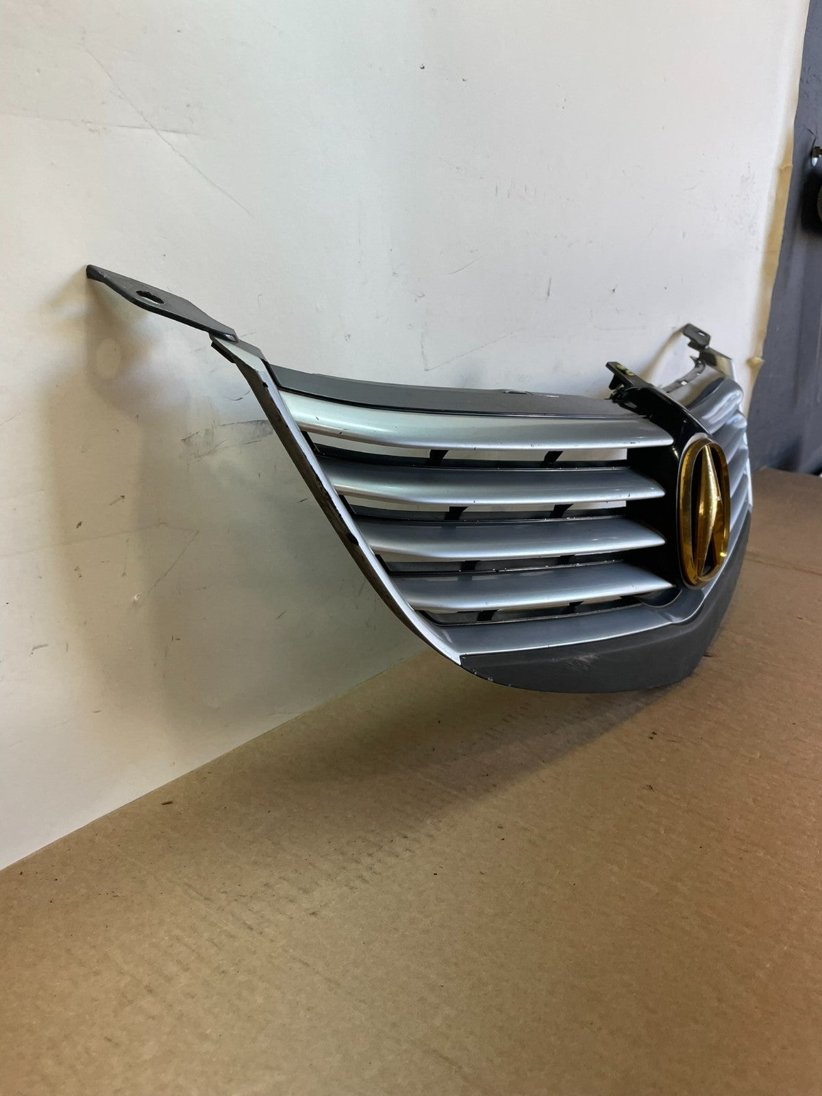 2005 to 2008 Acura RL Front Upper Grille Grill Emblem ag2940 DG2