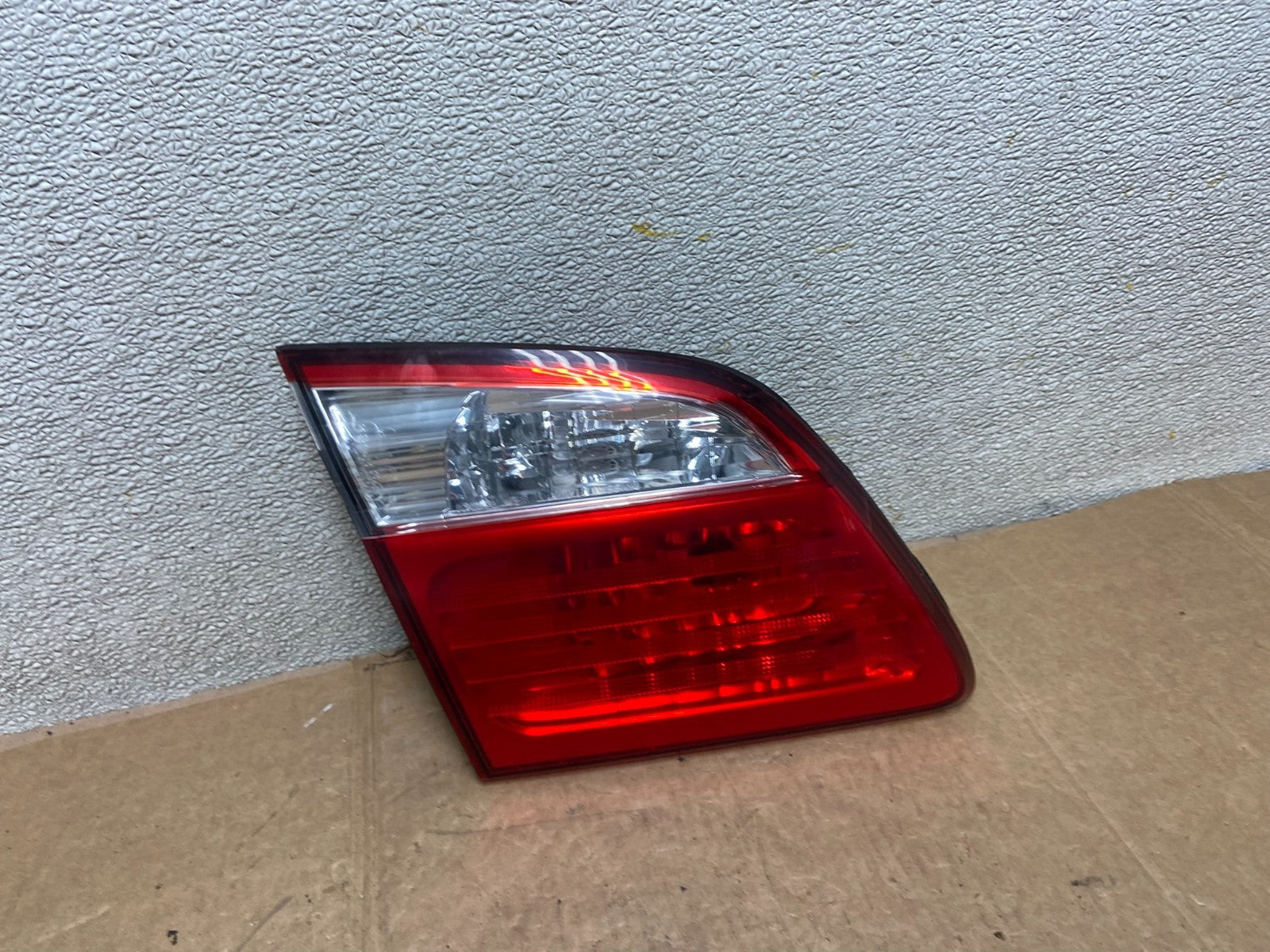 2000-2001 Infiniti i30 Left Driver Side Tail Light Inner Oem AA1682 PS0