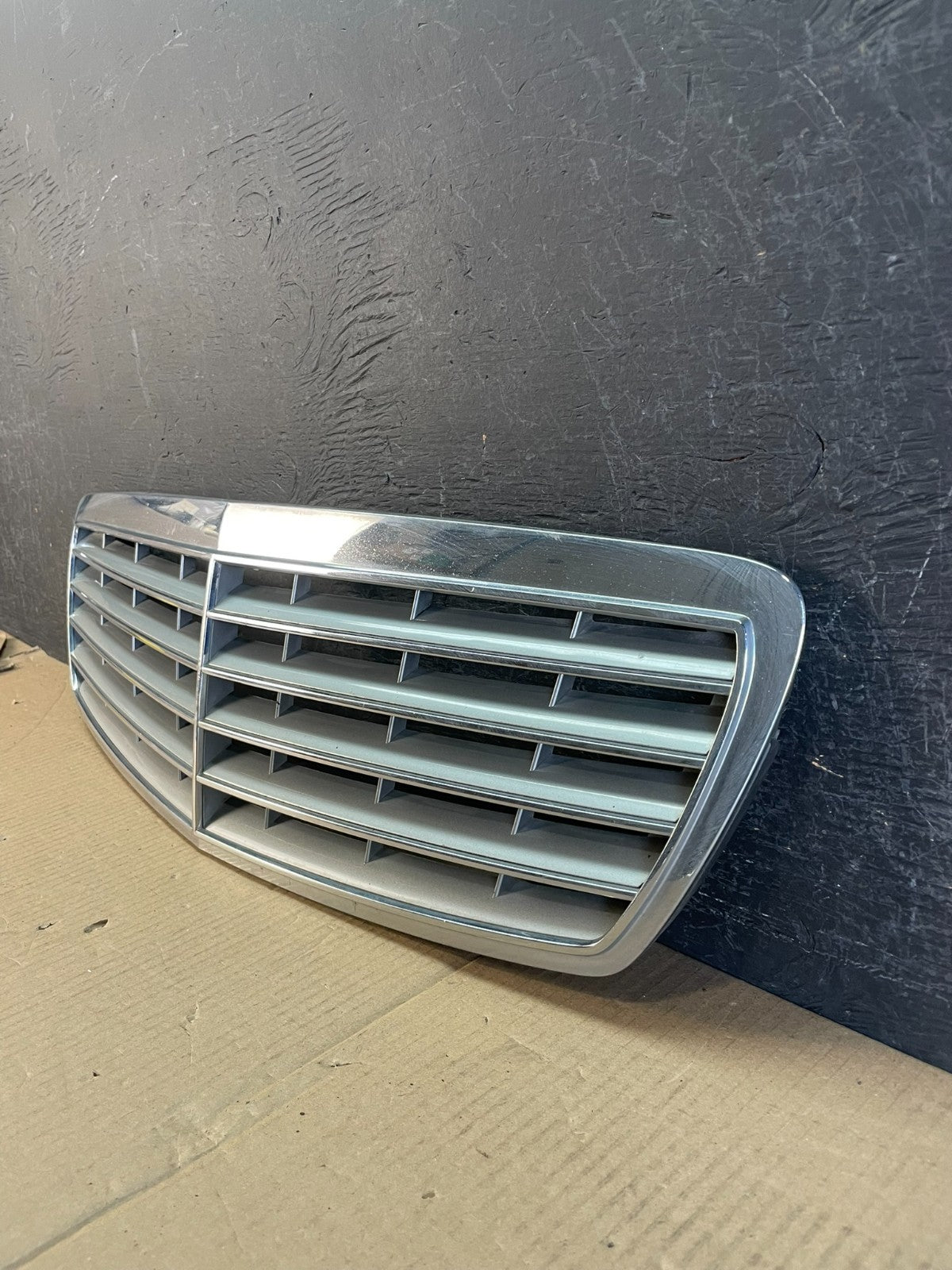2003 to 2006 Mercedes Benz E-Class Front Upper Grill Grille ae3721 DG1