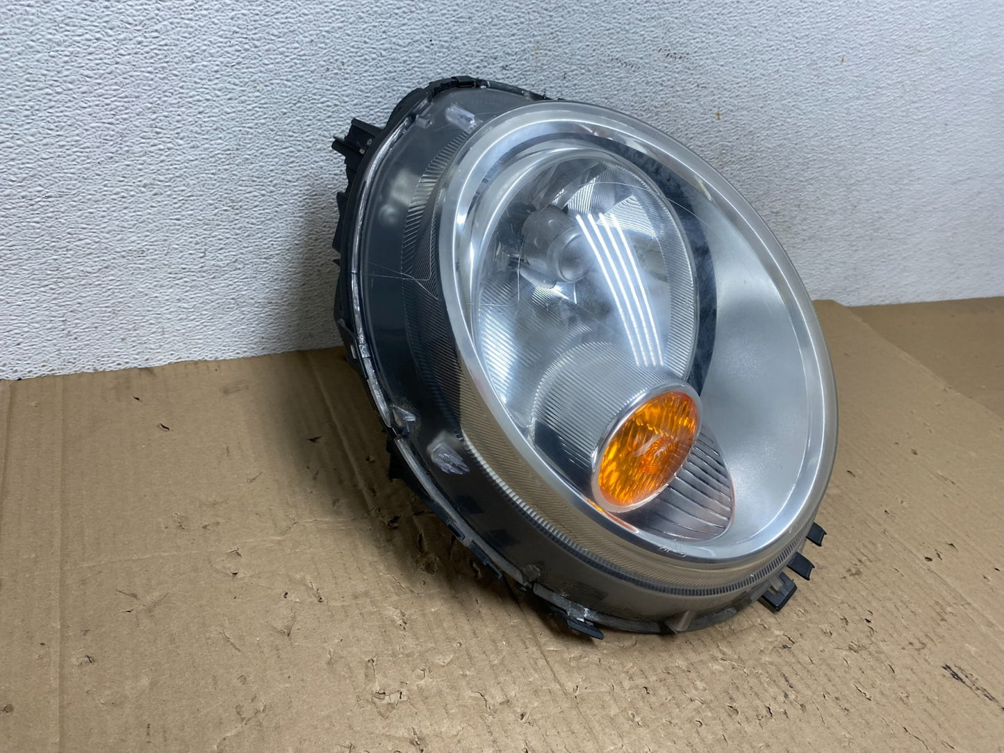 2007 to 2013 Mini Cooper Right Passenger RH Side Headlight Halogen AE9046 DW2