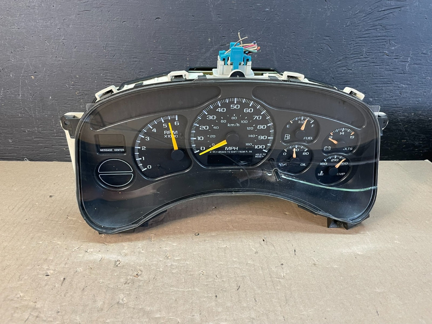 2002 GMC Yukon Speedometer Cluster Gauge AE3351 DG0