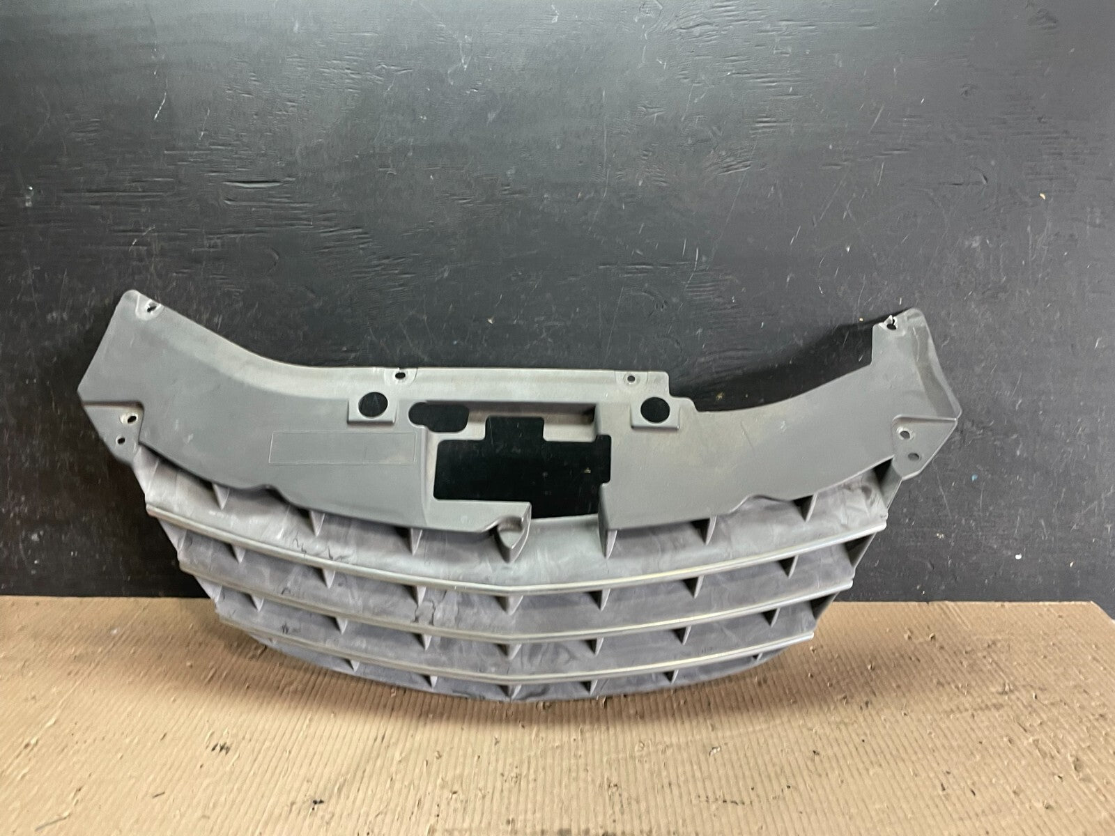 2007 to 2010 Chrysler Sebring Front Upper Grille Grill 0YW36TRMAC J3575 PS0