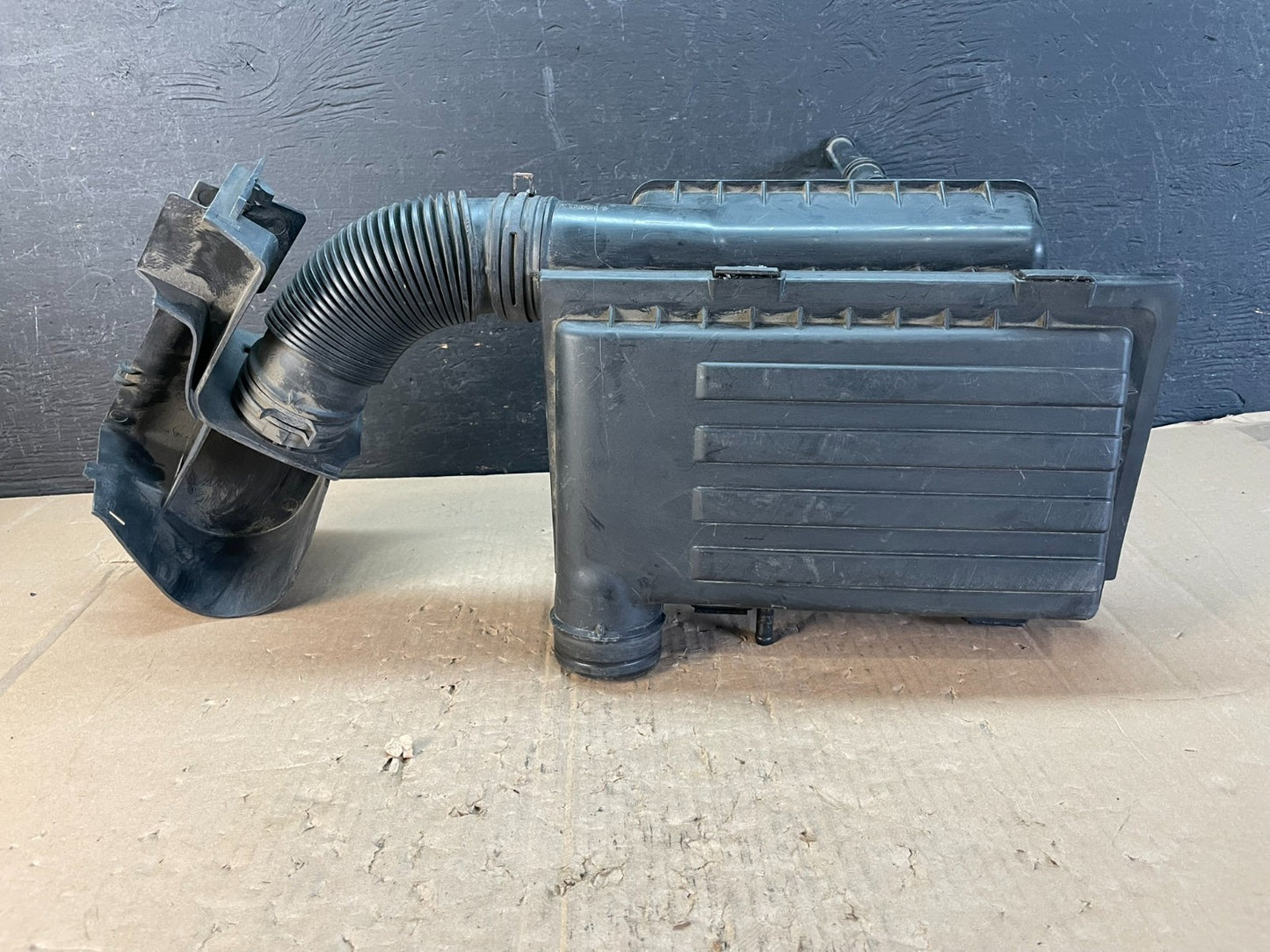 2016 to 2018 Volkswagen Jetta Air Cleaner Box 04E129611G AD82710