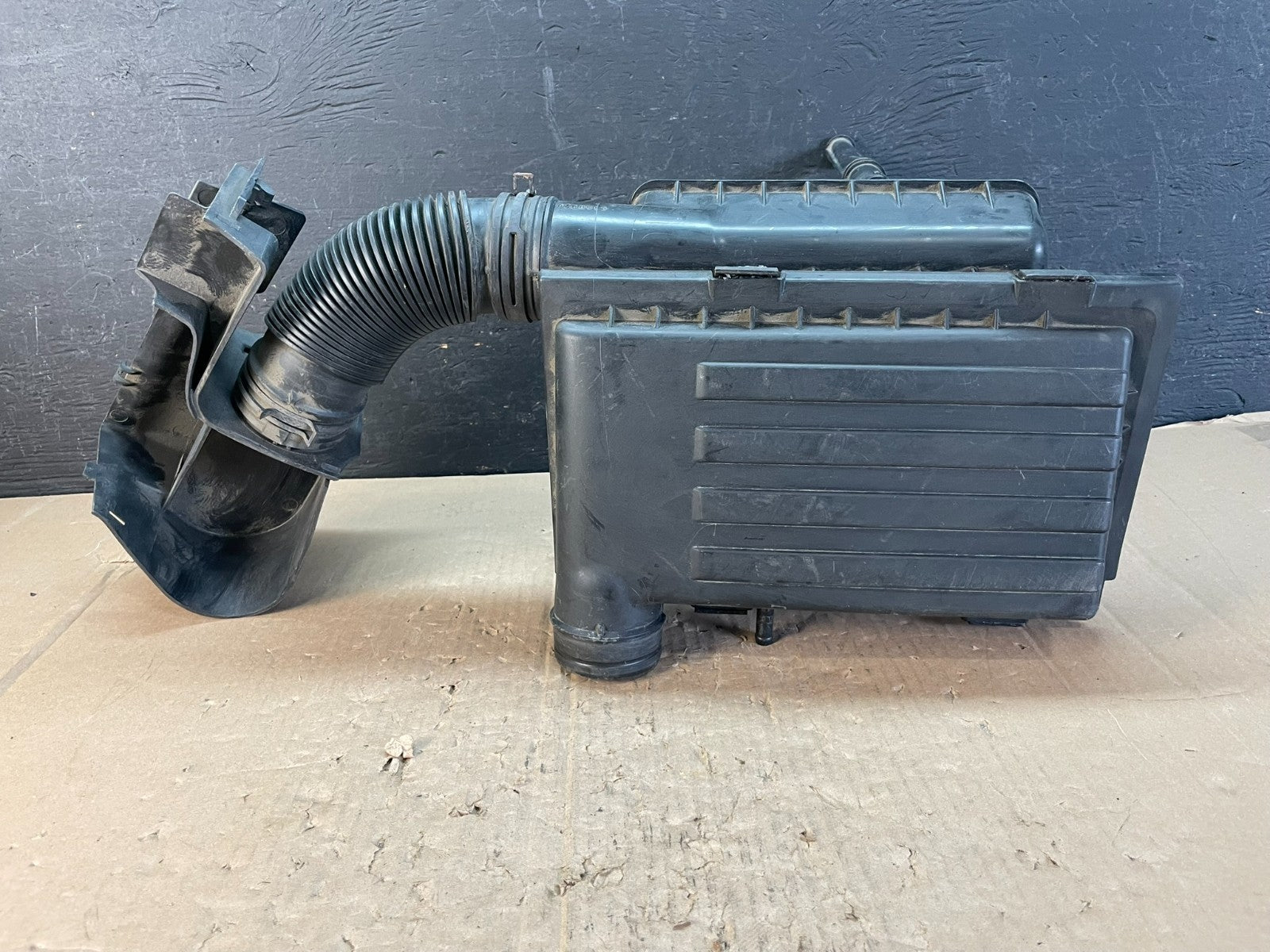 2016 to 2018 Volkswagen Jetta Air Cleaner Box 04E129611G AD82710