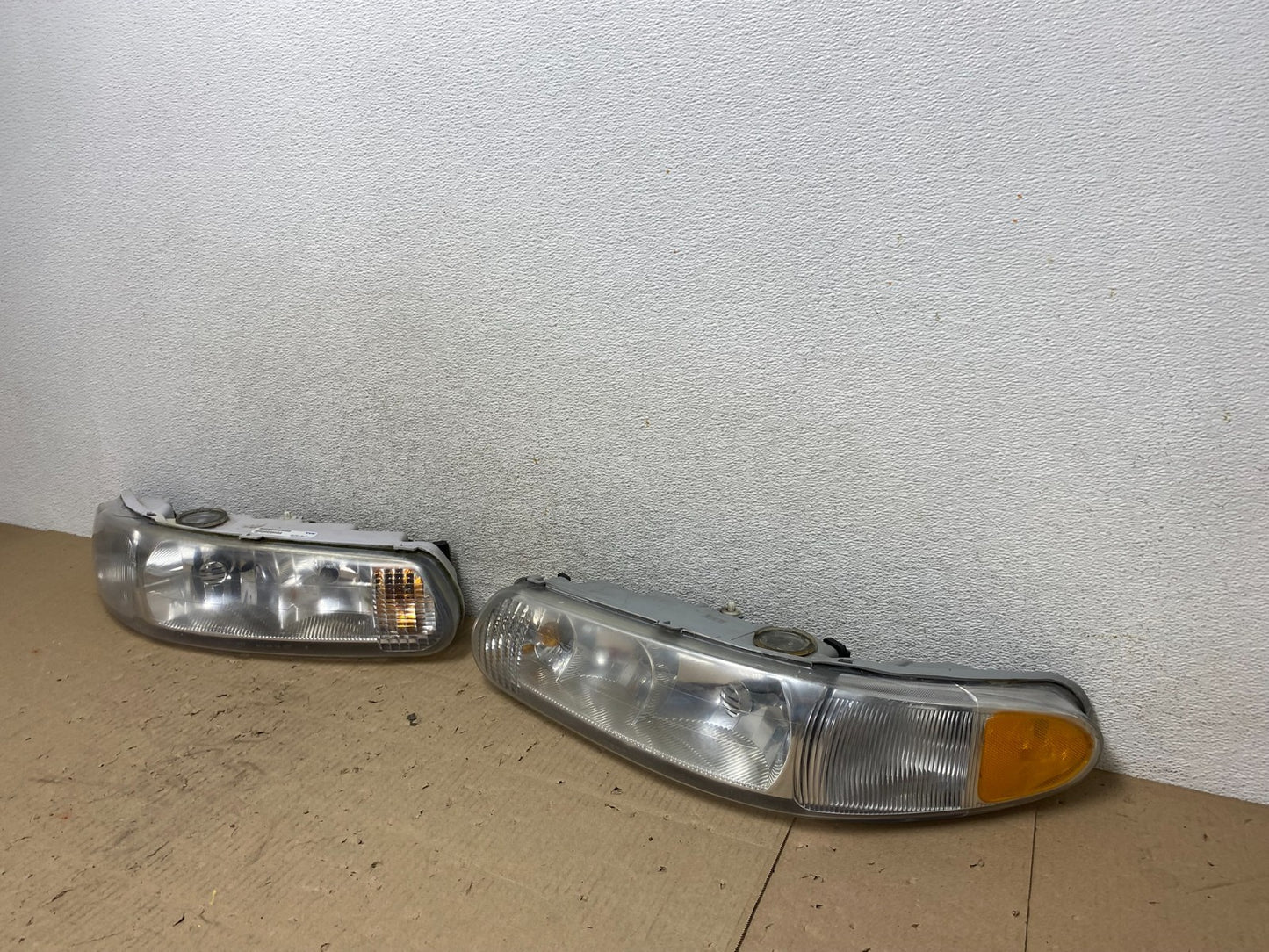 1997-2005 Buick Century Left+Right Side Headlights Halogen AG6531 DW1