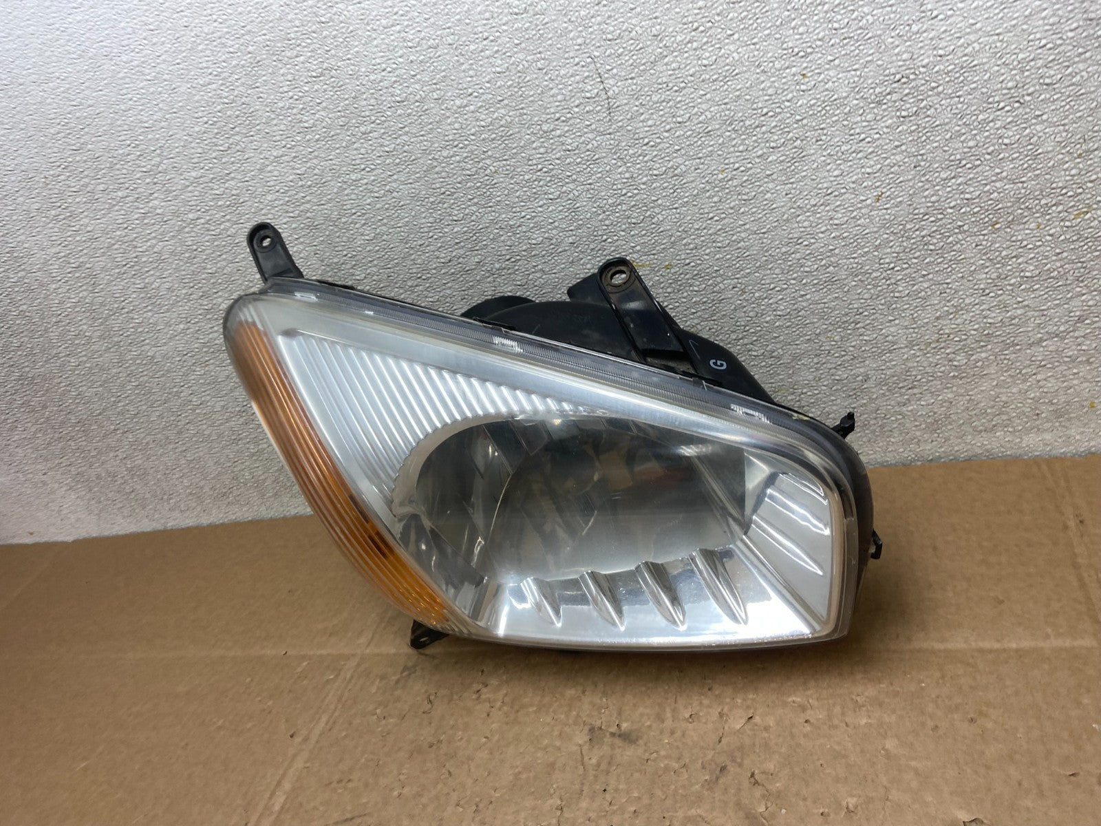2001 - 2003 Toyota Rav4 Right Passenger RH Side Headlight Halogen DEPO Y8797 DW1