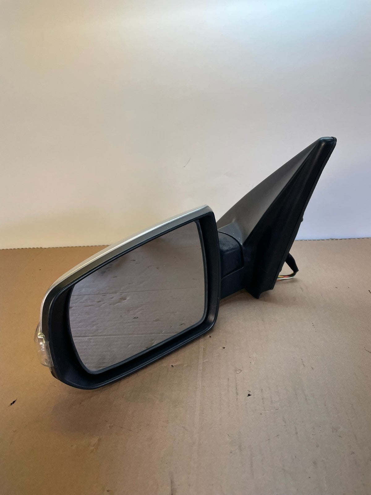 2011 - 2015 Kia Sorento Left Driver Lh Side Door Mirror Turn Signal Oe AH8593 DG2