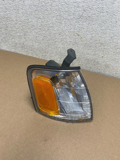 1998 - 1999 Toyota Avalon Right Passenger RH Front Turn Park Signal P8033 DW0