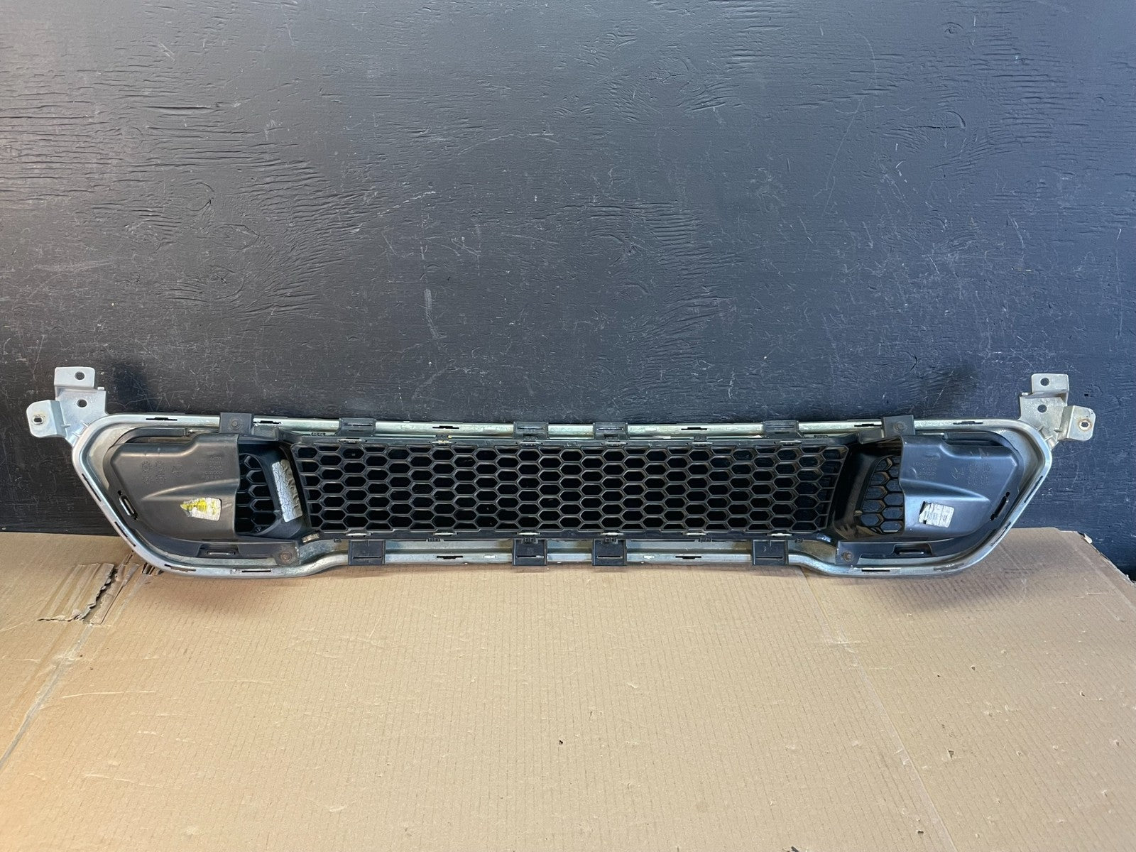 2014 to 2018 Jeep Cherokee Front Lower Bumper Cover Grille AE3576 DG3