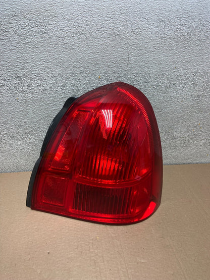 2003 to 2011 Lincoln Town Car Right Passenger Rh Tail Light AB2333 DW0