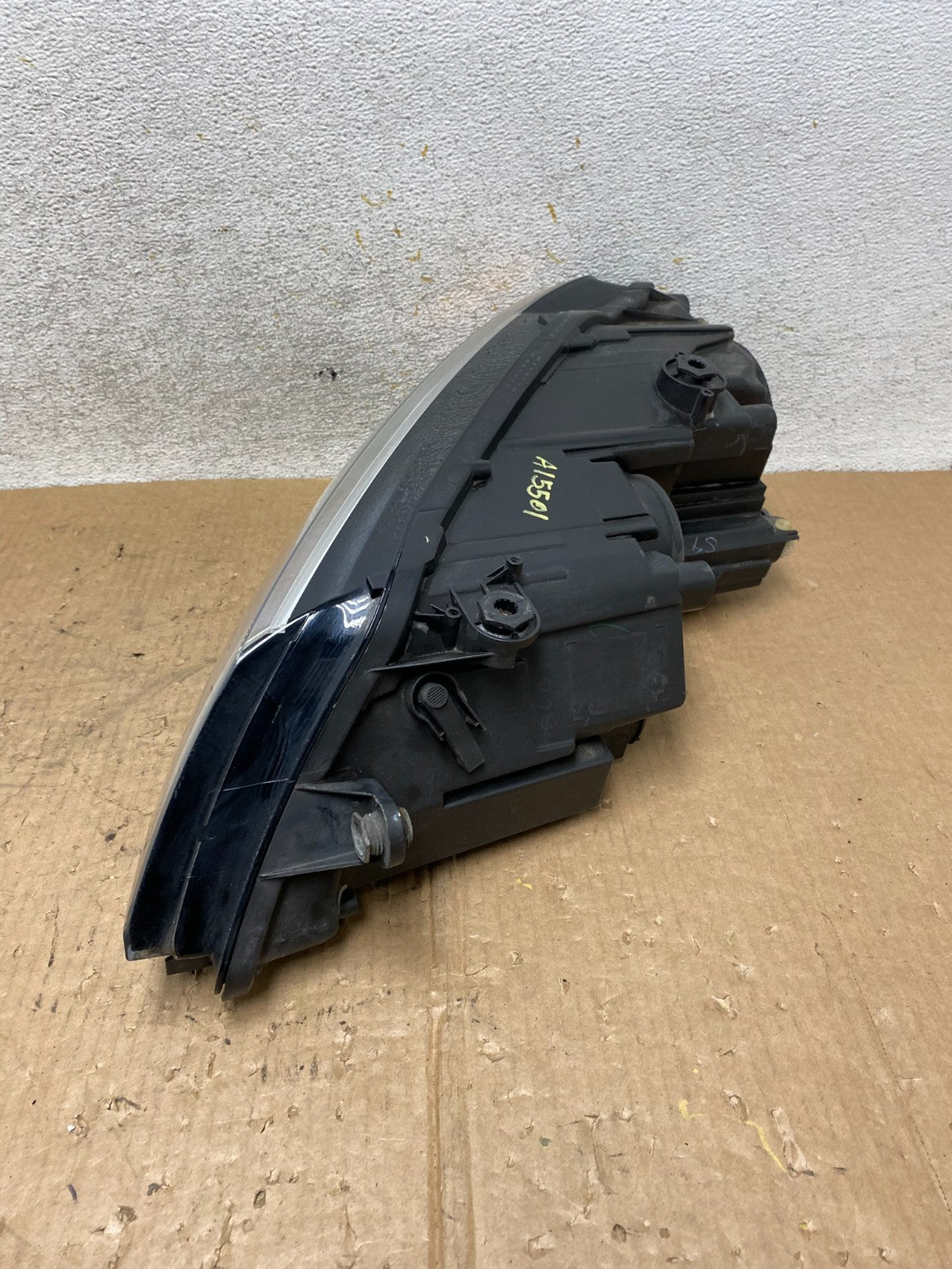 2011 to 2014 Volkswagen Jetta Right Passenger RH Headlight Halogen AI5501 DW6