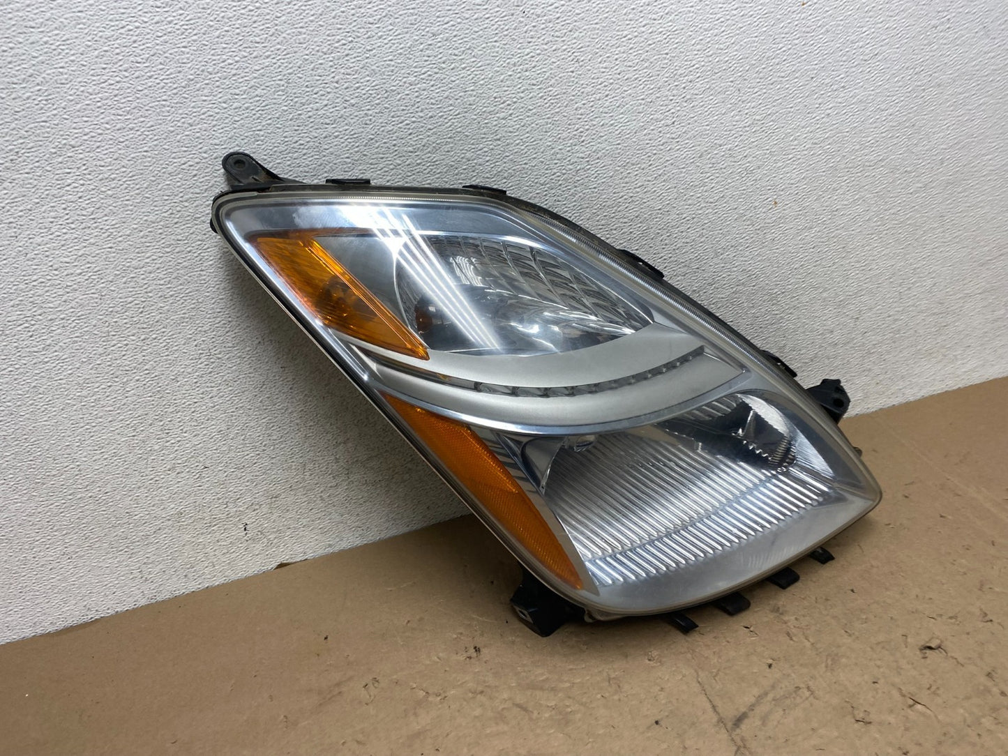 2006-2009 Toyota Prius Right Passenger Rh Side Headlight Halogen AG5606 DW2