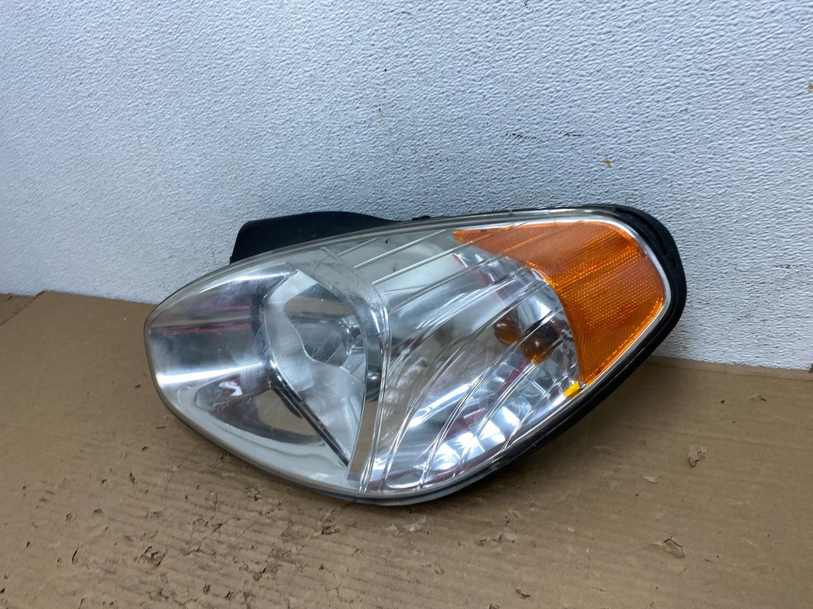 2006 to 2011 Hyundai Accent Sedan Left Driver LH Halogen Headlight AD4330 DW1