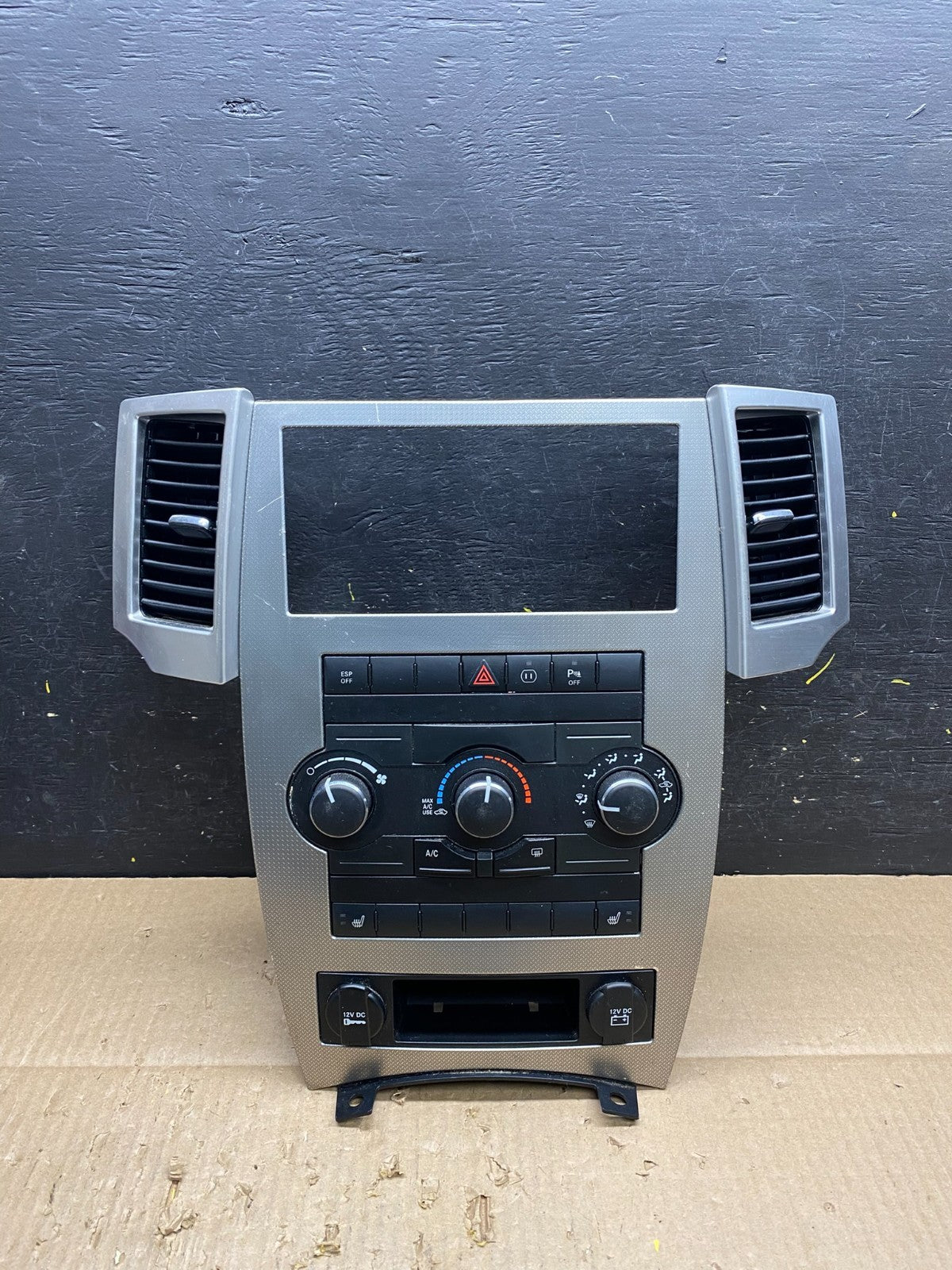 2008 to 2010 Jeep Grand Cherokee Center A/C Heater Climate Control OEM V1705 DG0