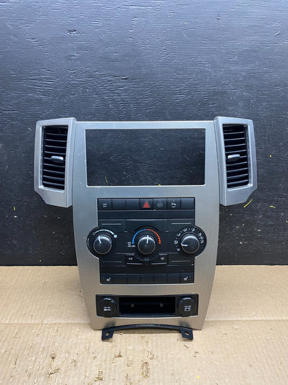 2008 to 2010 Jeep Grand Cherokee Center A/C Heater Climate Control OEM V1705 DG0