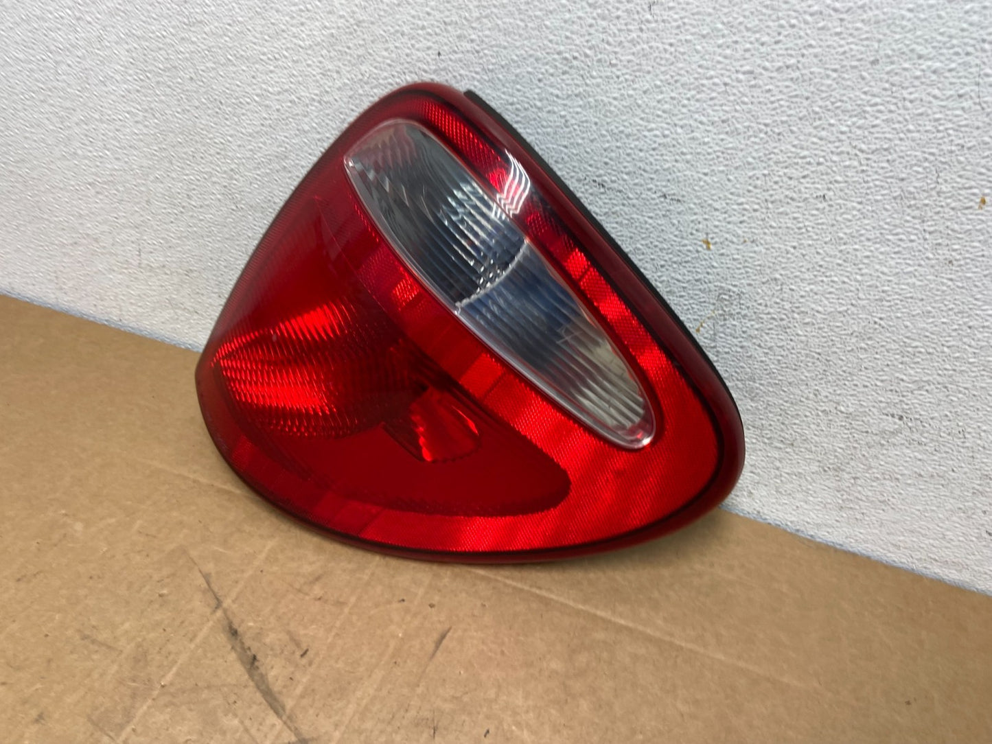 2004 - 2007 Dodge Grand Caravan Right Passenger Side Tail Light AD6054 DW1