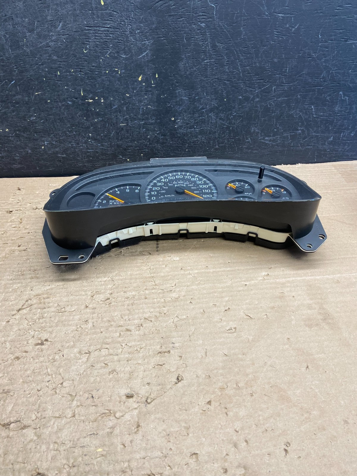 2003 to 2006 Chevrolet Silverado Speedometer Instrument Cluster ag8615 DG4