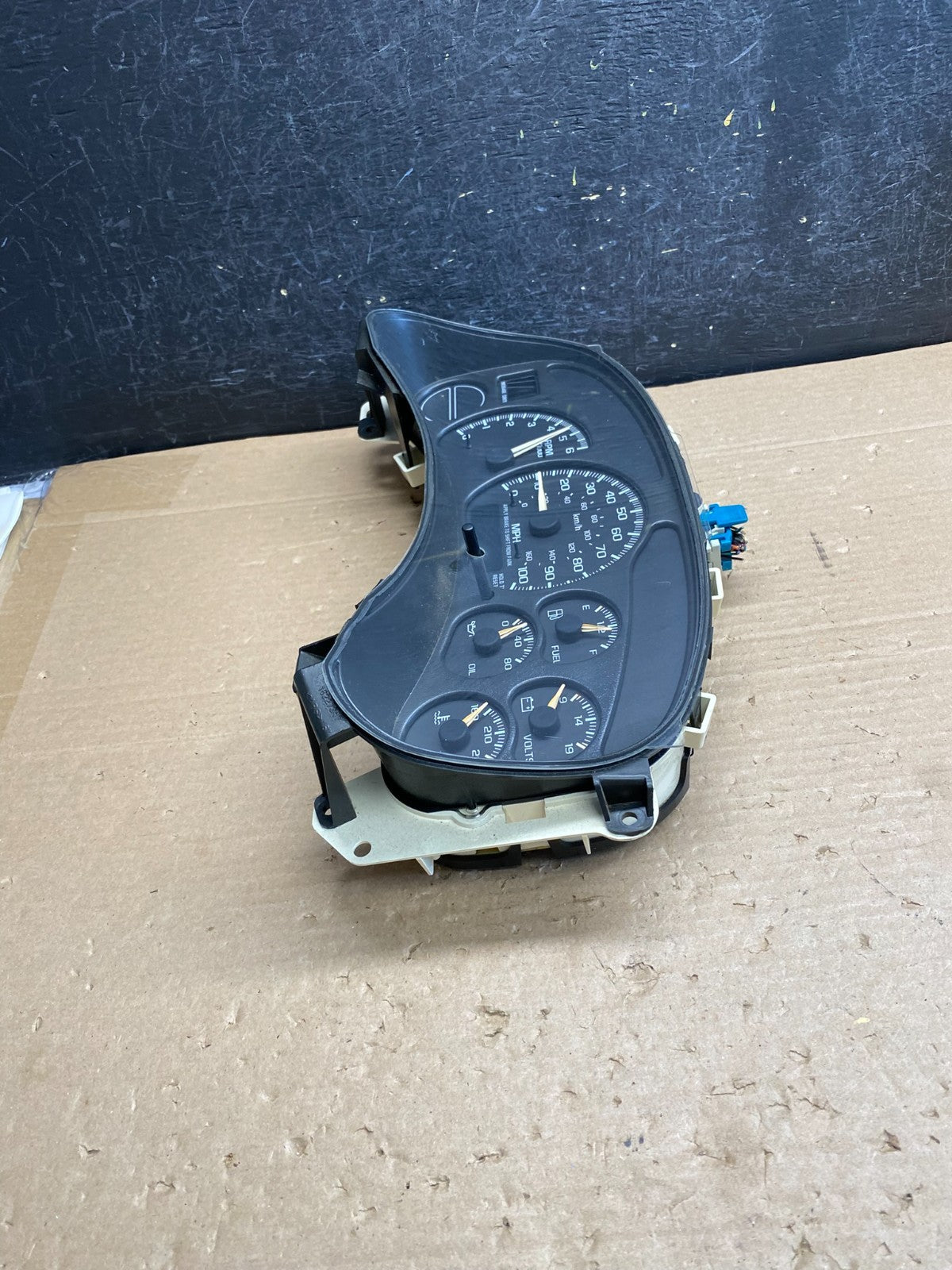 2002 GMC Yukon Speedometer Cluster Gauge AG6361 DG2