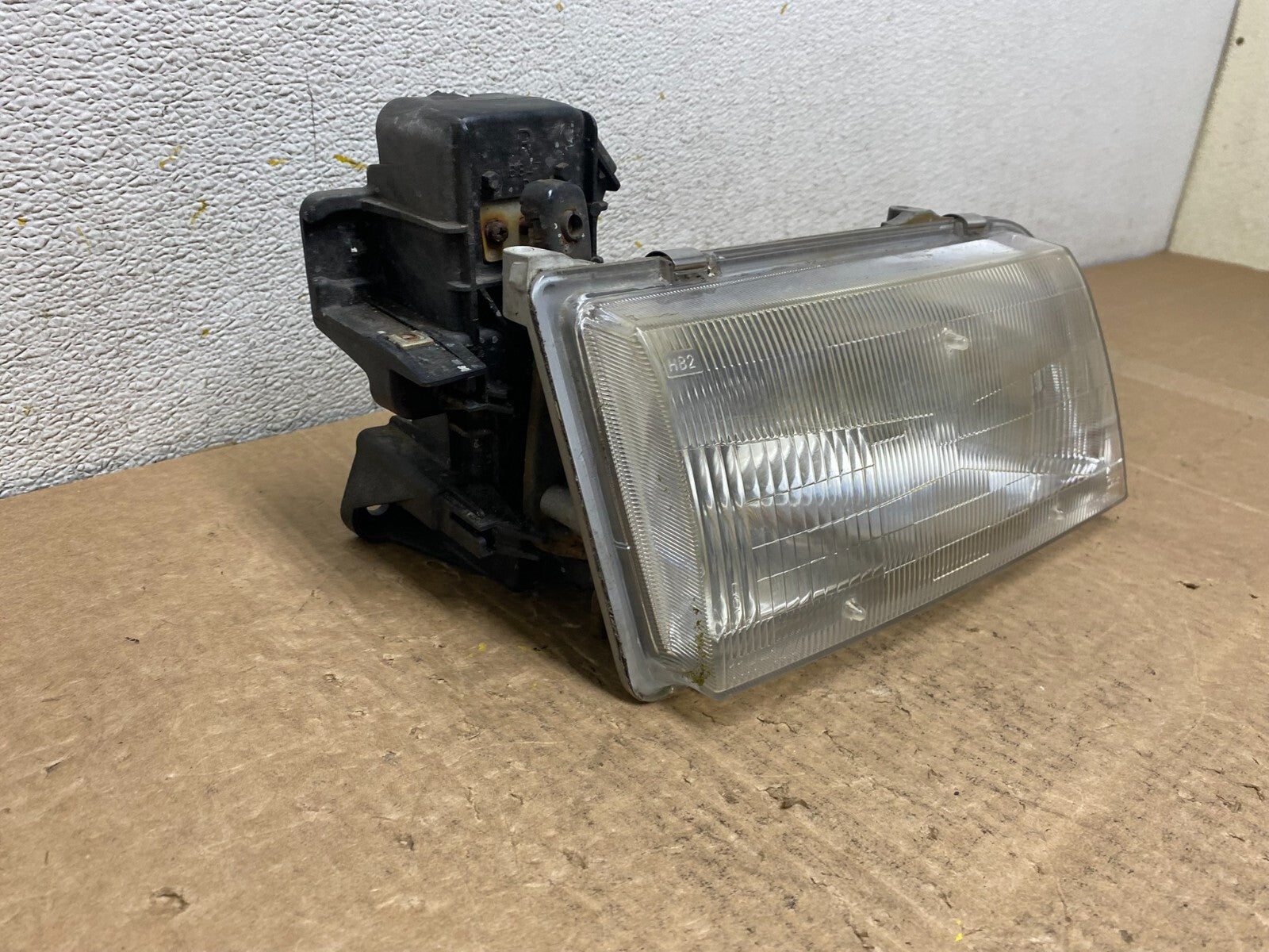 1996 to 1998 Mazda MPV Right Passenger RH Headlight OEM O5887 DW2
