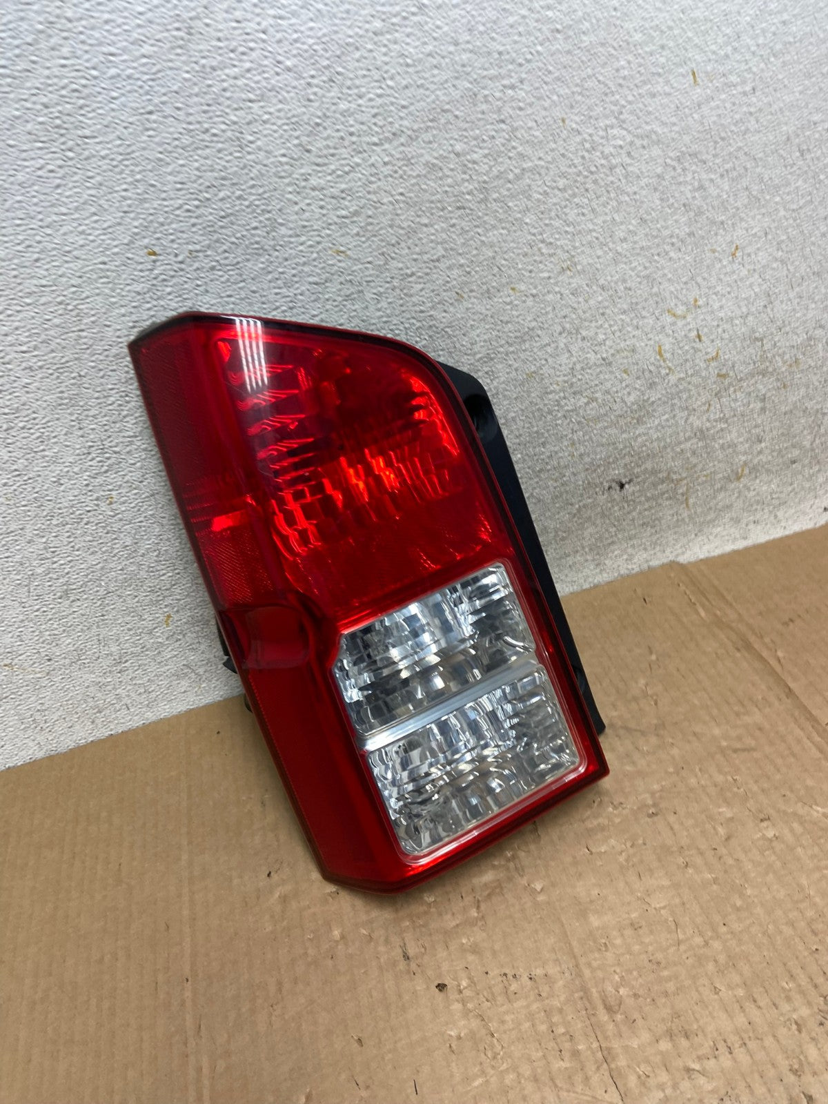 2005 to 2012 Nissan Pathfinder Tail light Left Driver Lh Side AI5867 LK2