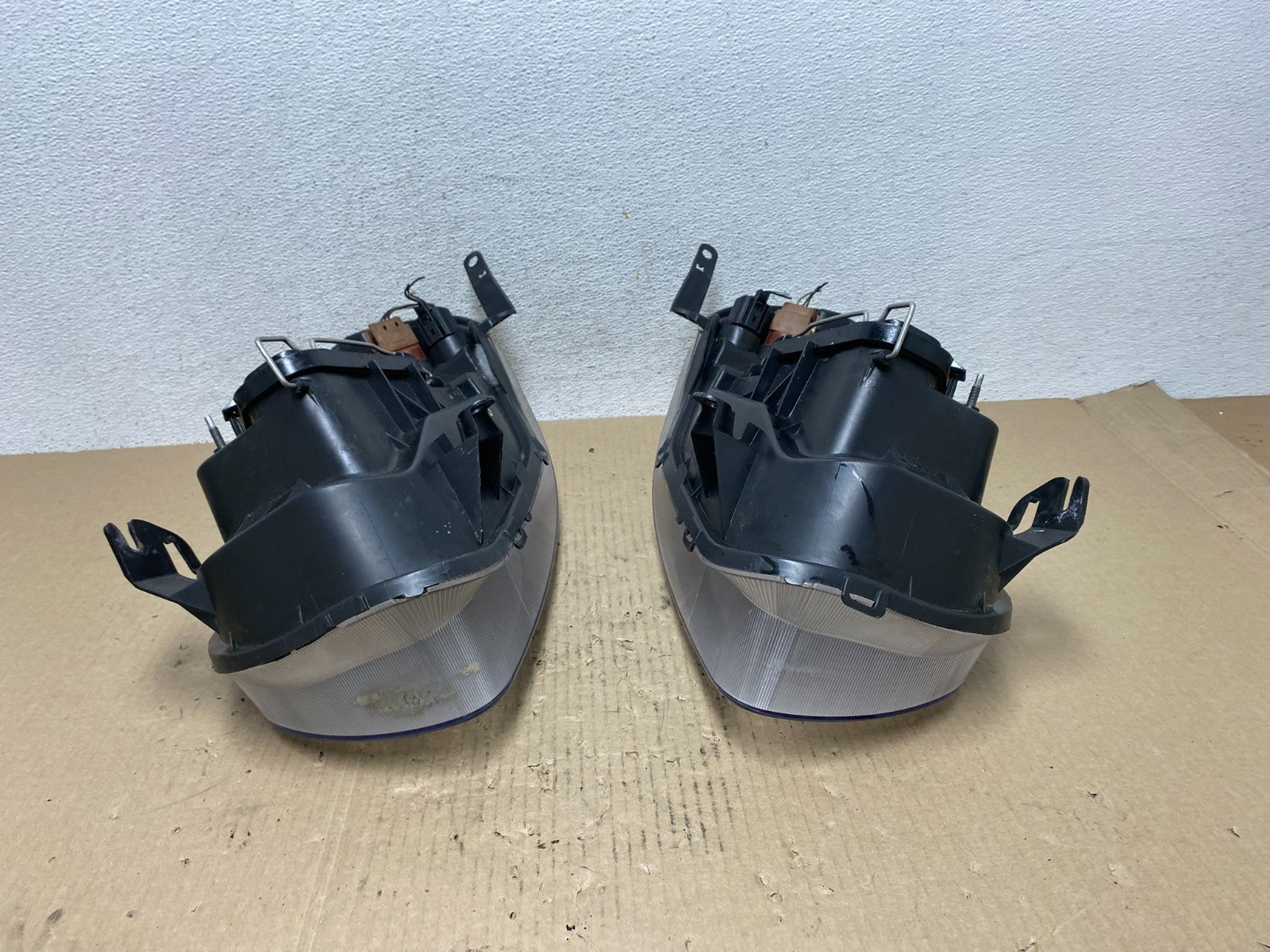 2005 - 2007 Ford Escape Headlights Left+Right Halogen AE7068 DW8