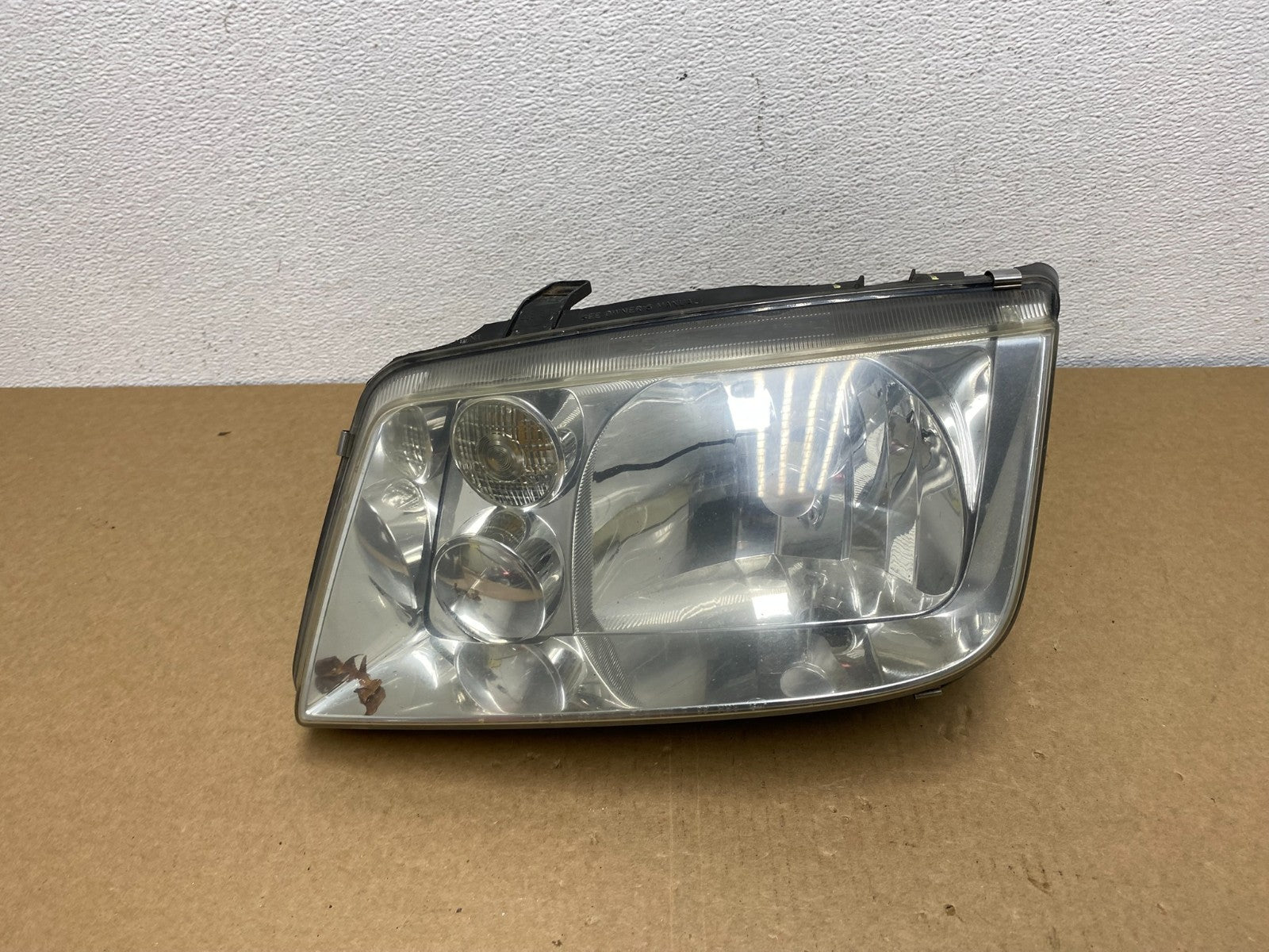 2002-2006 Volkswagen Jetta Left Driver LH Side Headlight AB9986 DW0