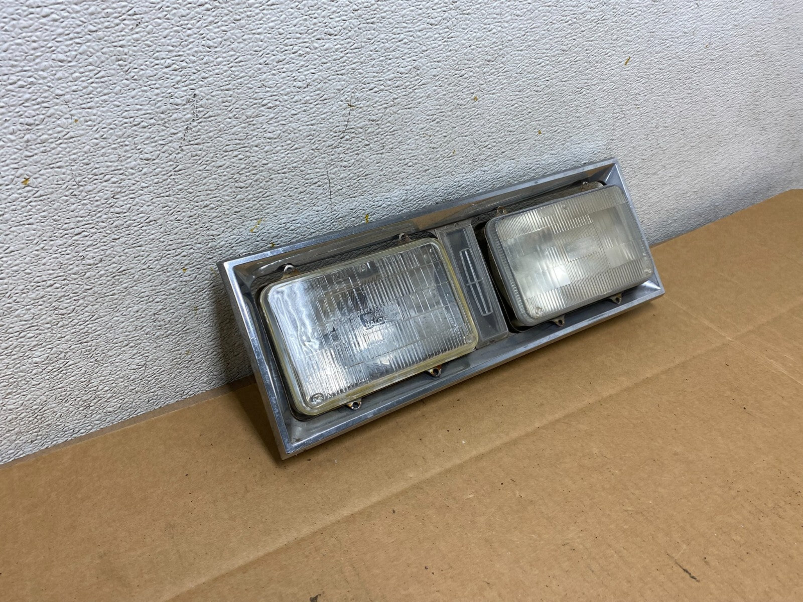 1980 to 1989 Lincoln Town Car Left Or Right HeadLight E0VB-130520-AH N40612