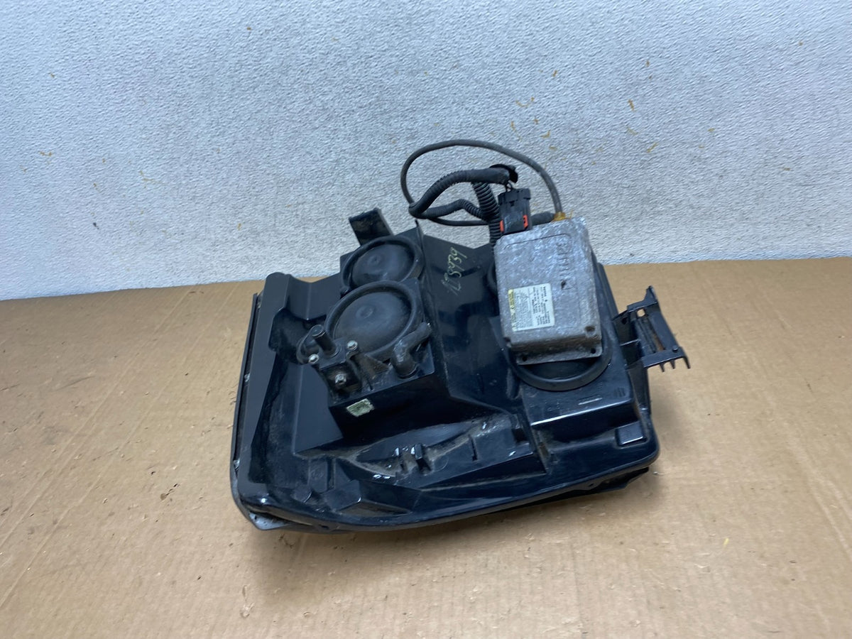 2002-2006 Cadillac Escalade Right Passenger Side Xenon HID Headlight AI89395