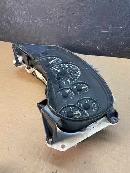 2002 GMC Yukon Speedometer Cluster Gauge AF3568 DG2